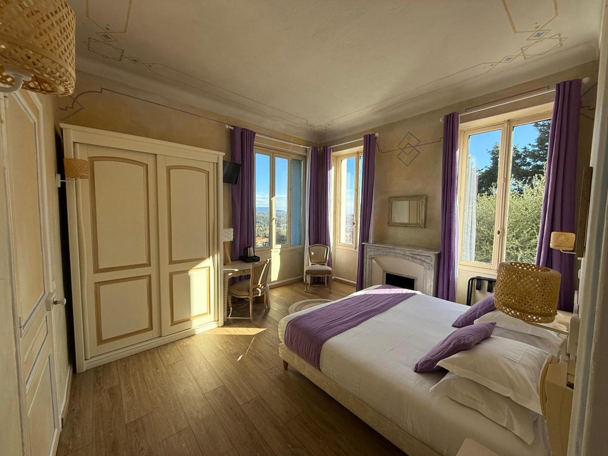 Large double room balcony panoramic view,1662975161:JPEG