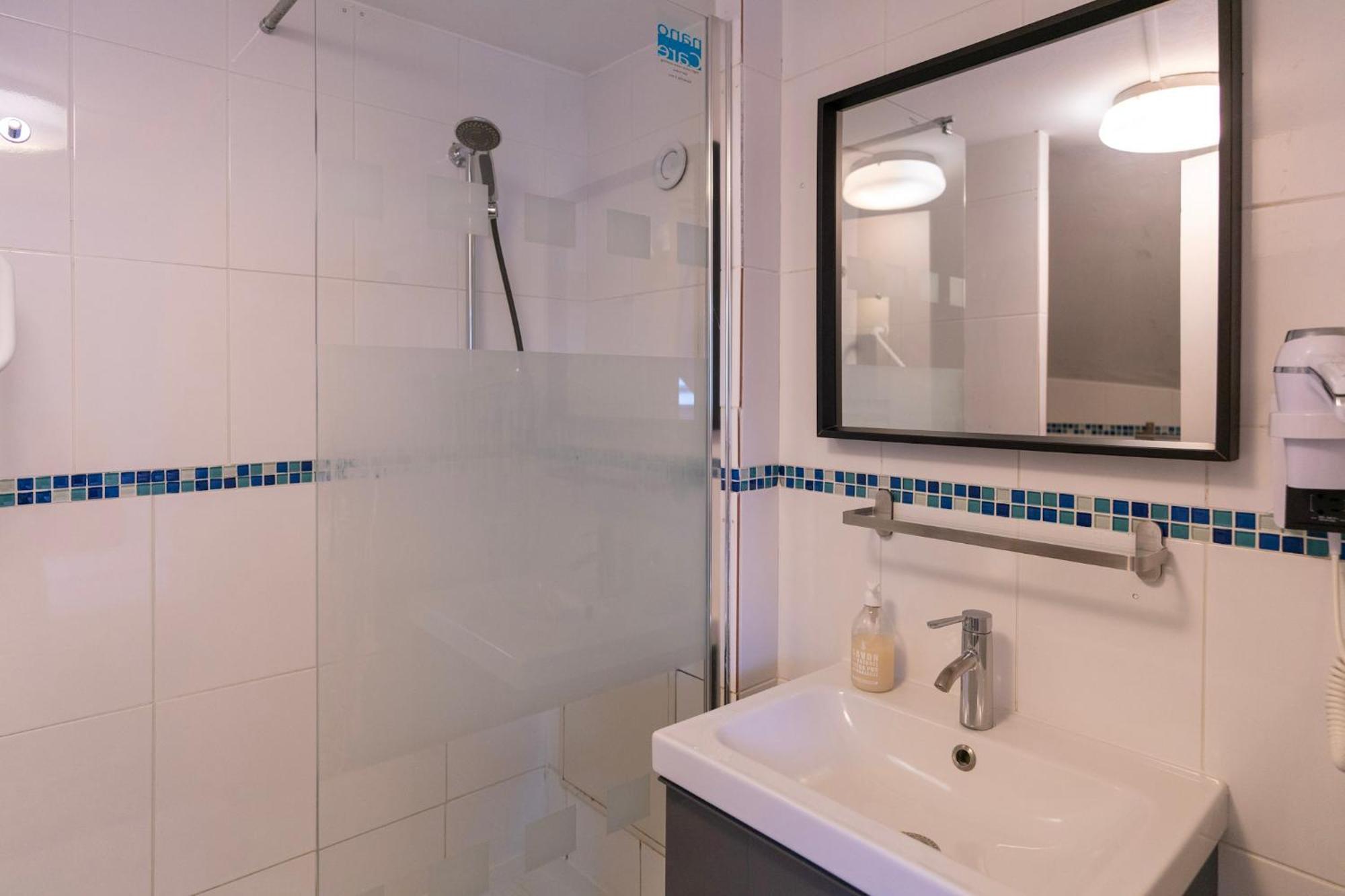 Twin Room,1641124311:JPEG