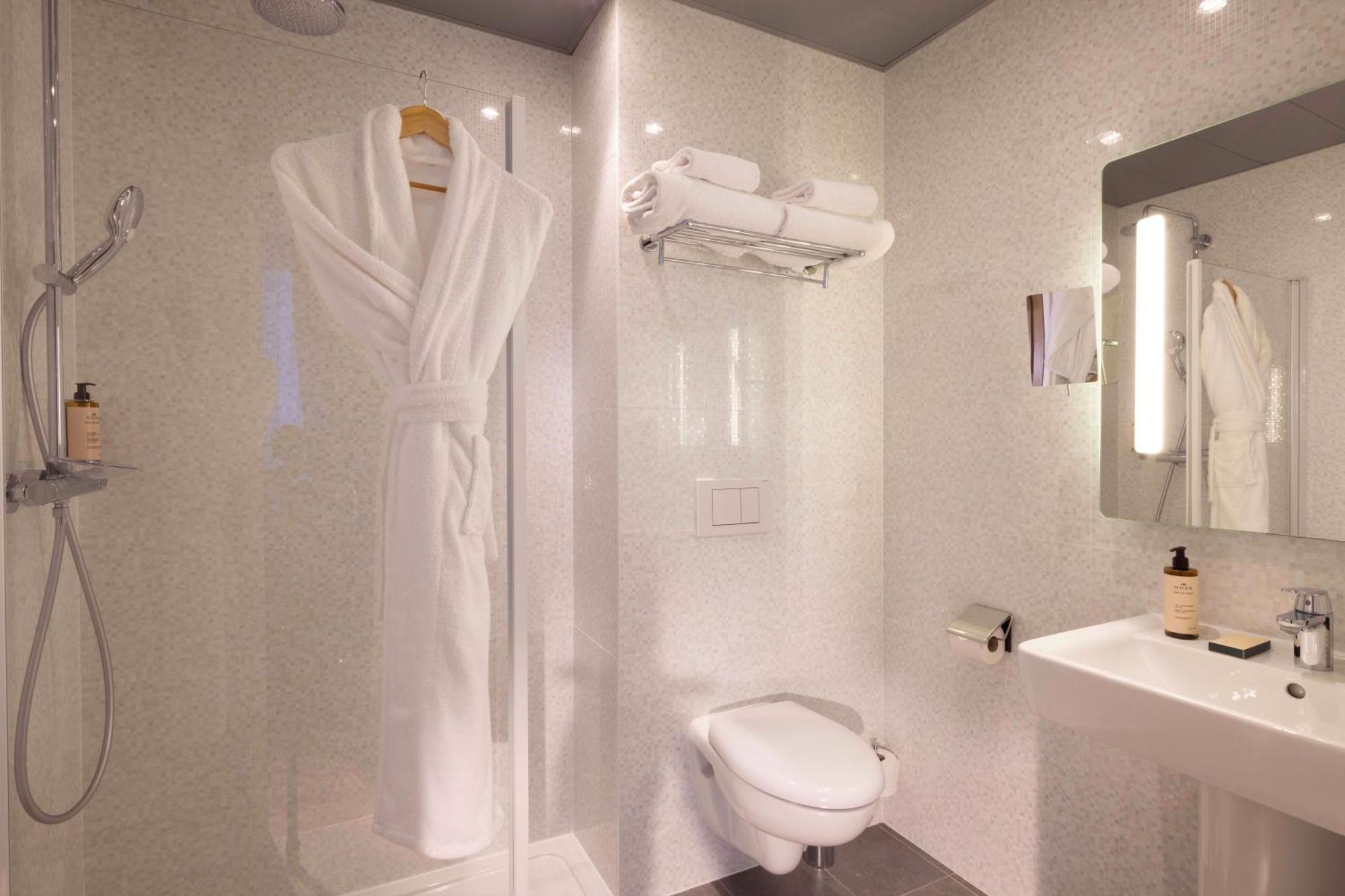 Chambre Lit Queen-Size Deluxe avec Canapé-Lit