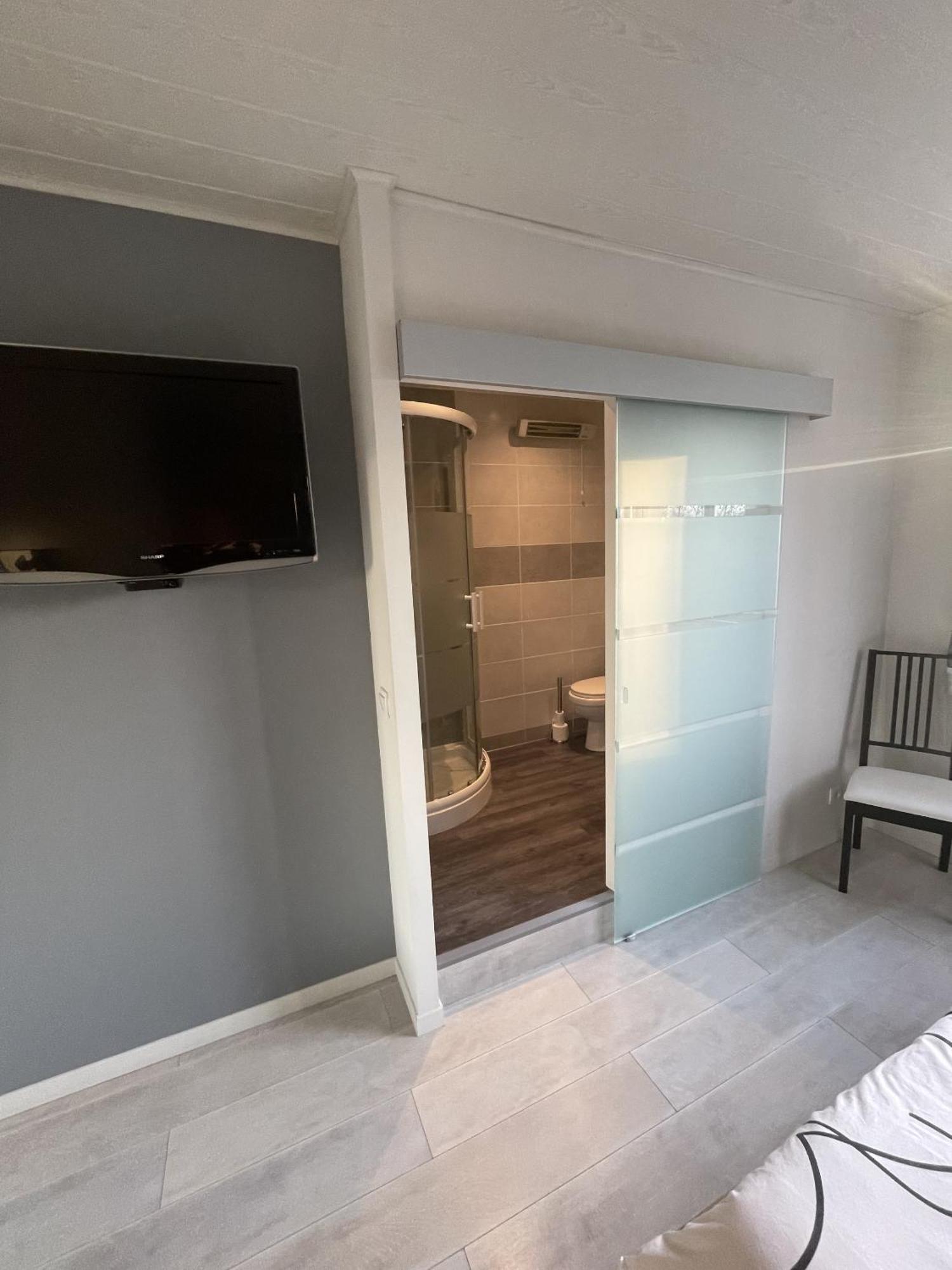 Small Double Room,1641763838:JPEG