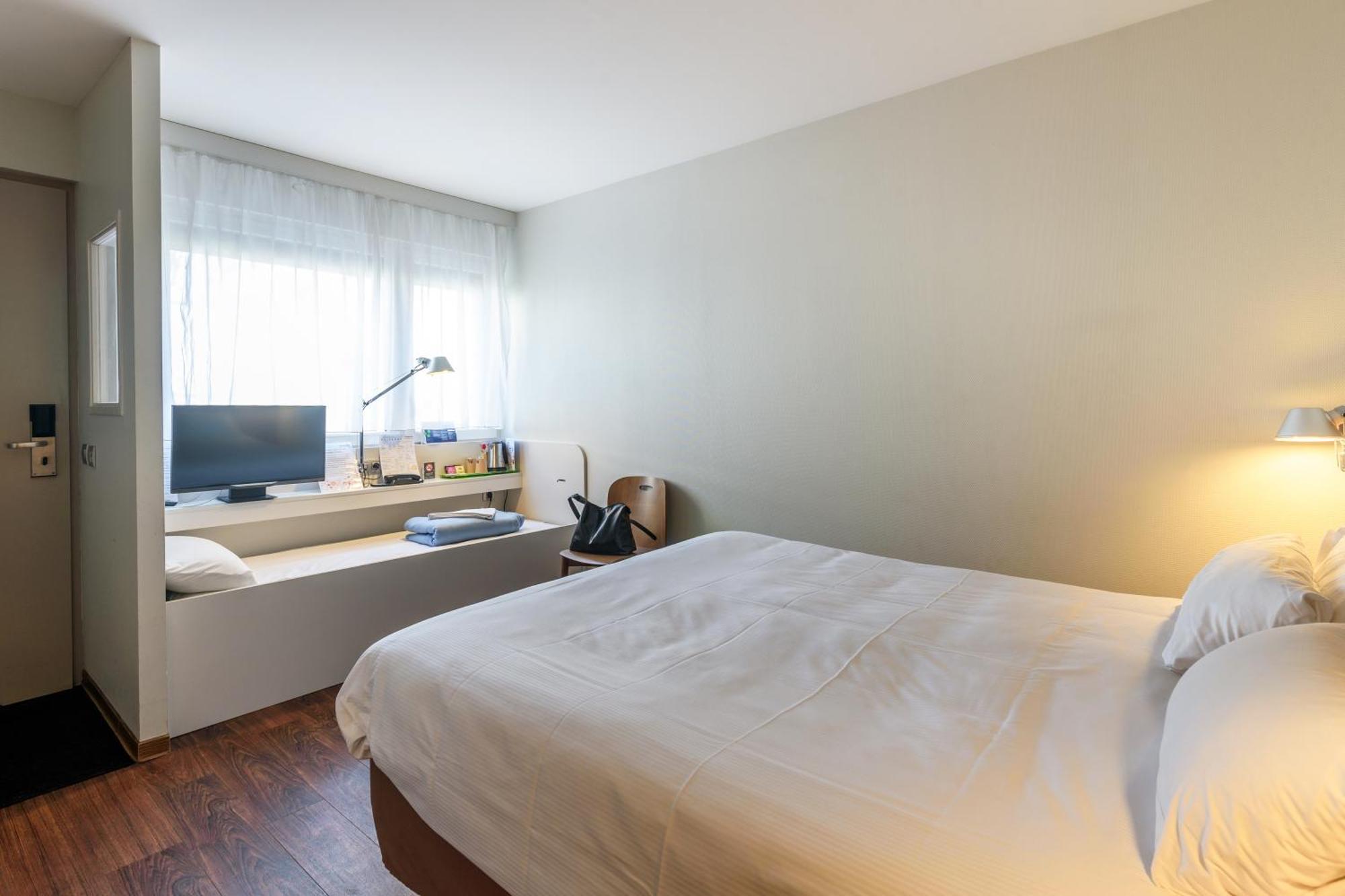 Standard Double Room One Single Bed Up to Ten Years