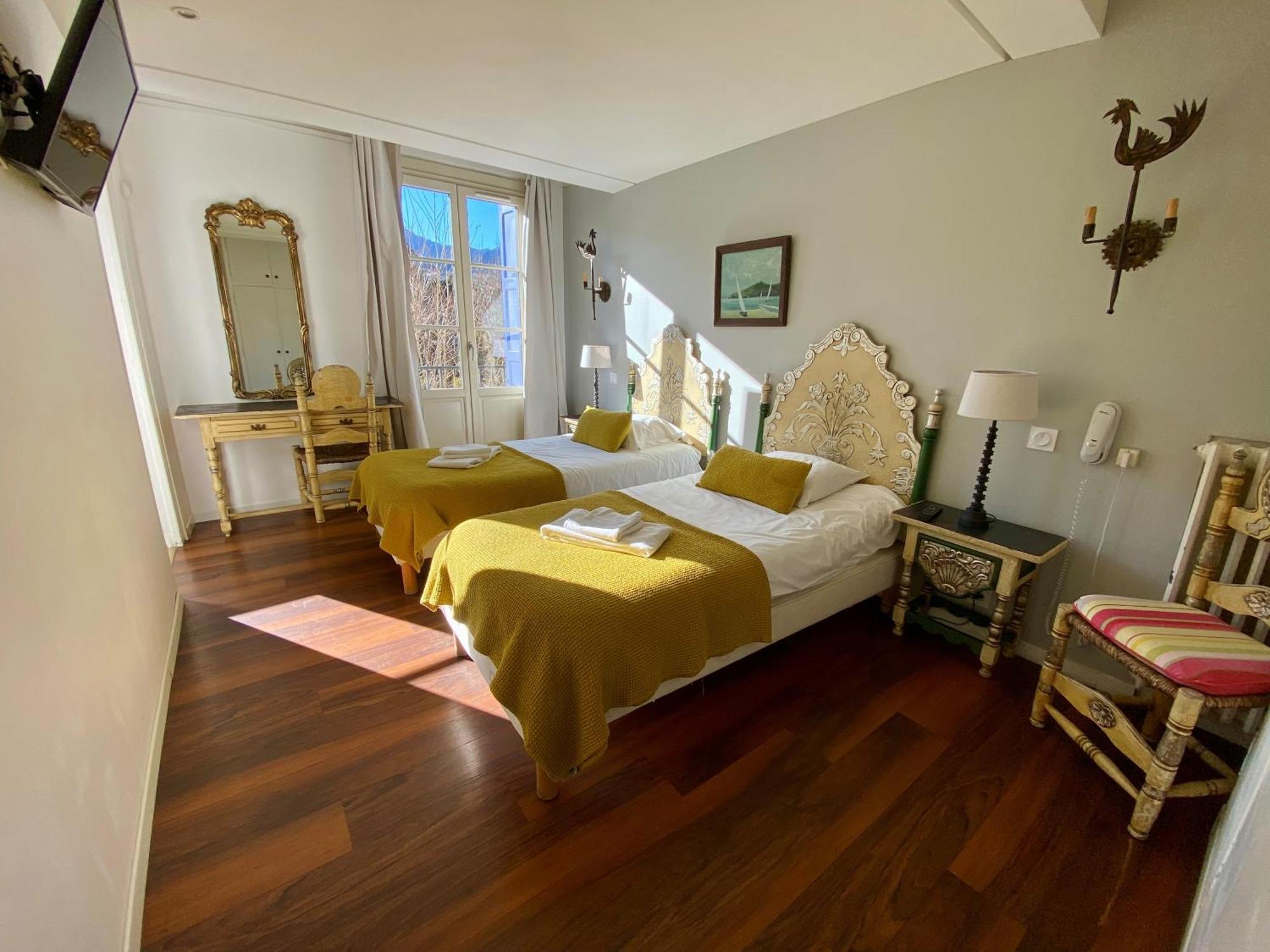 Twin Room,1643770559:JPEG