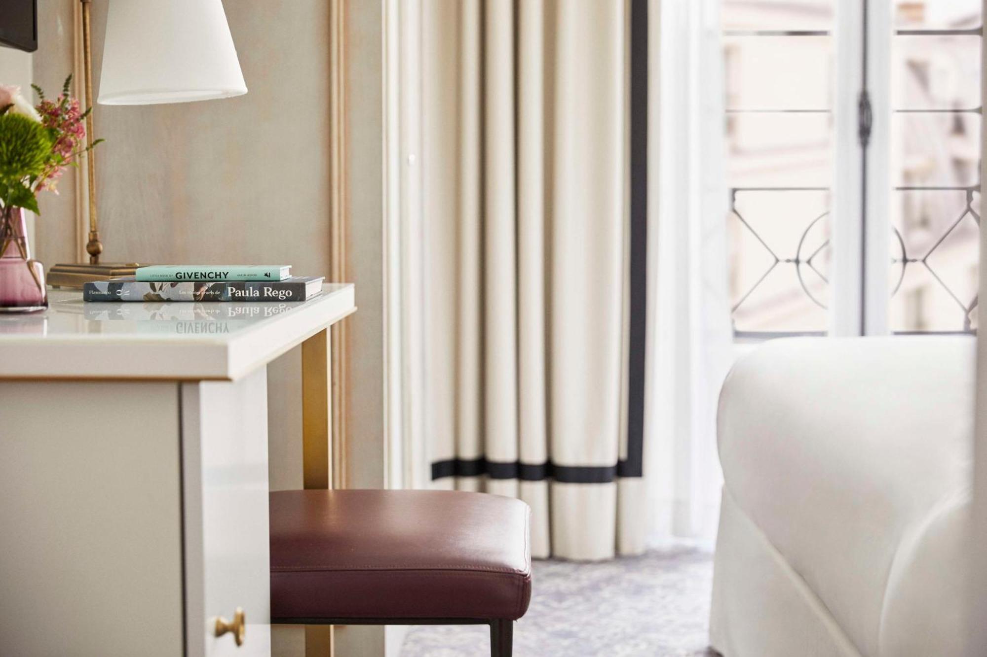 Queen Room with View
