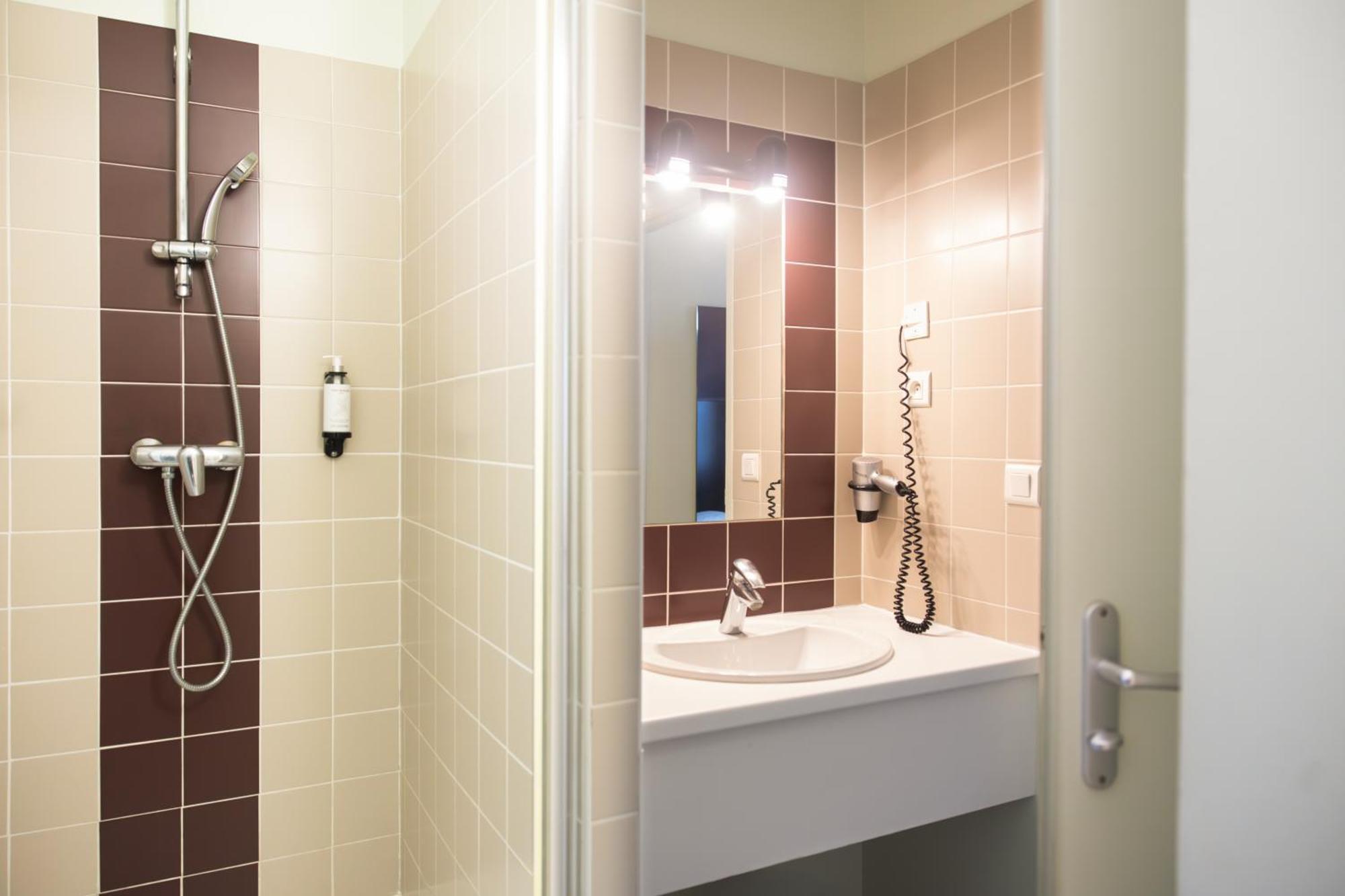 Double Room "Standard" - Street Side,1645649053:JPEG