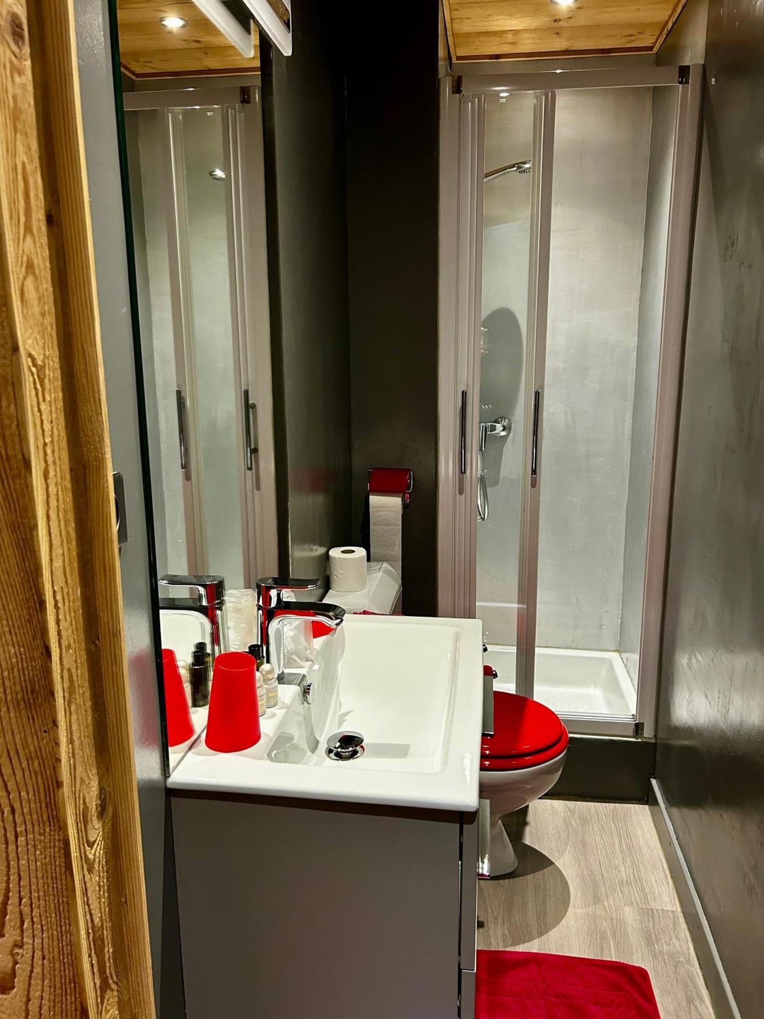 Double Room Small bathroom