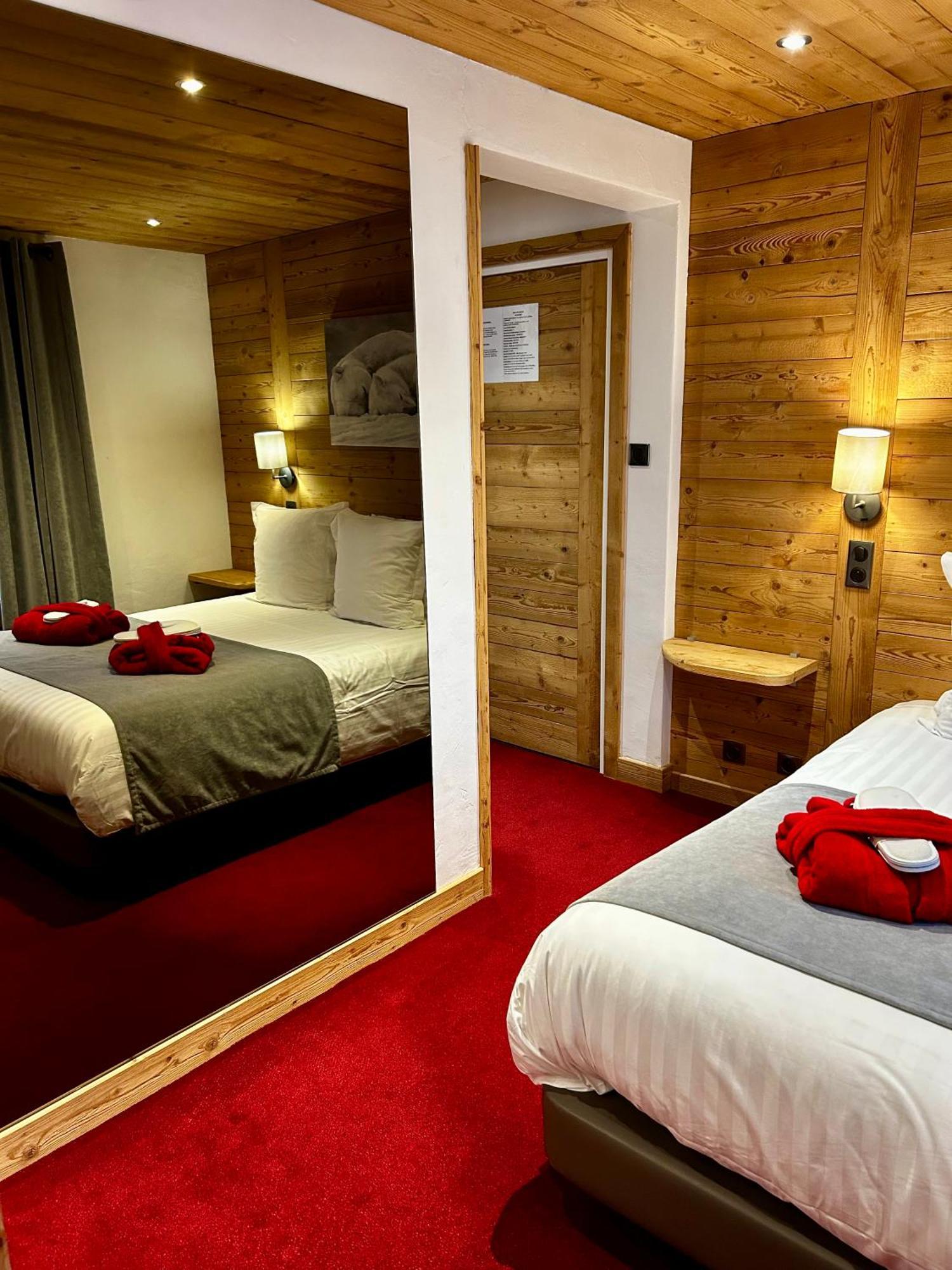 Double Room Small bathroom