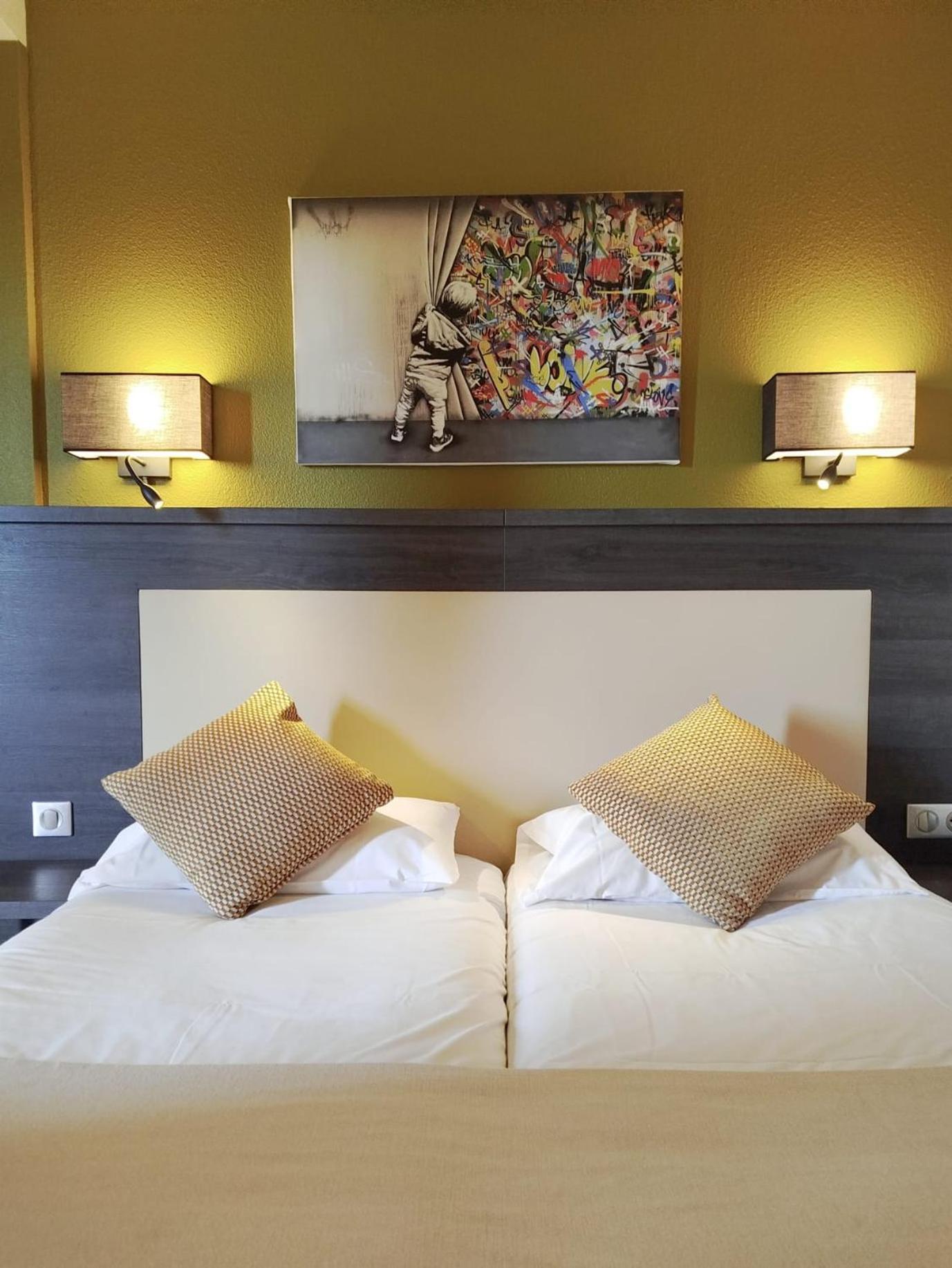 Superior Twin Room with City View