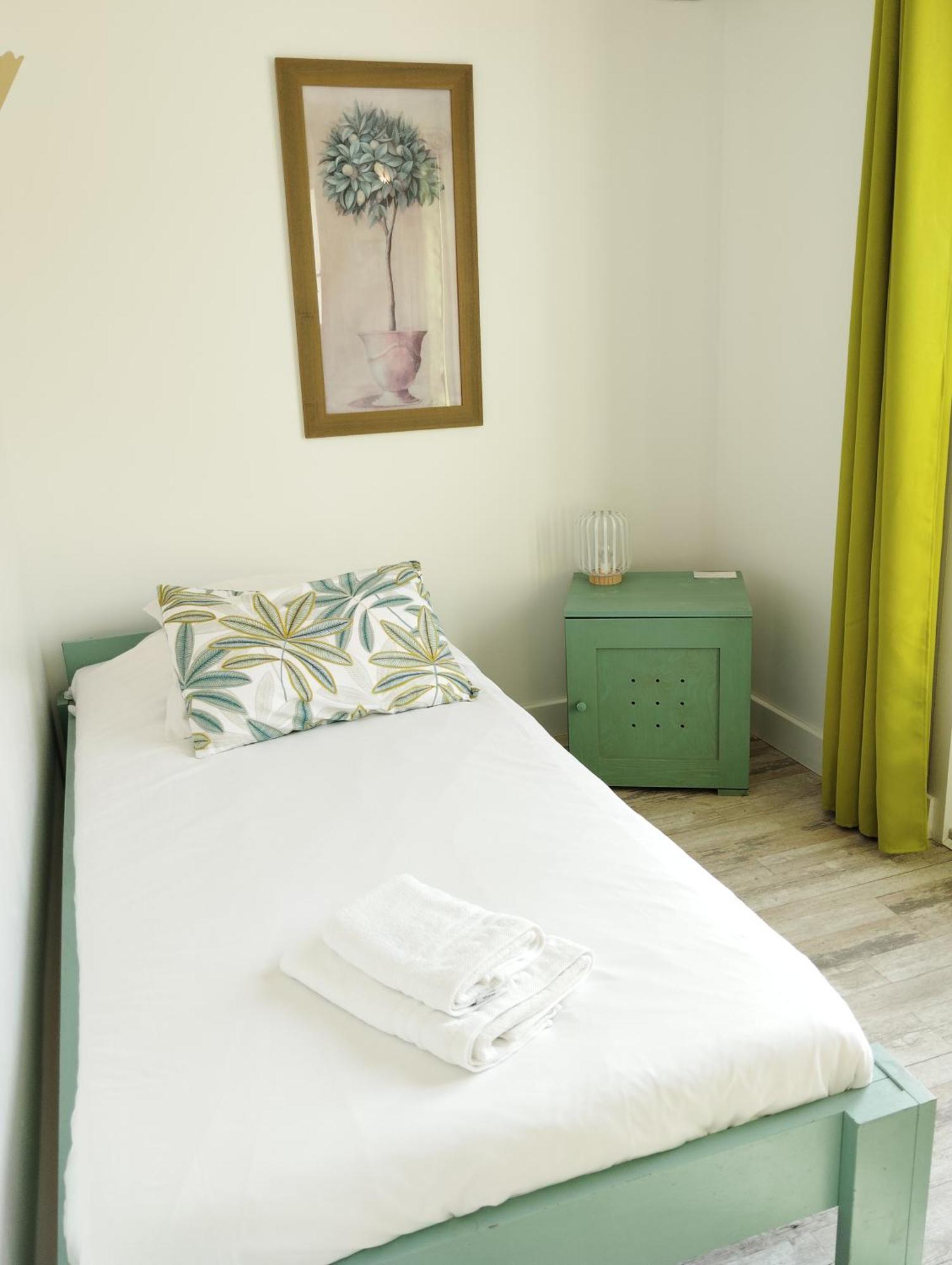 Triple Room Road Side