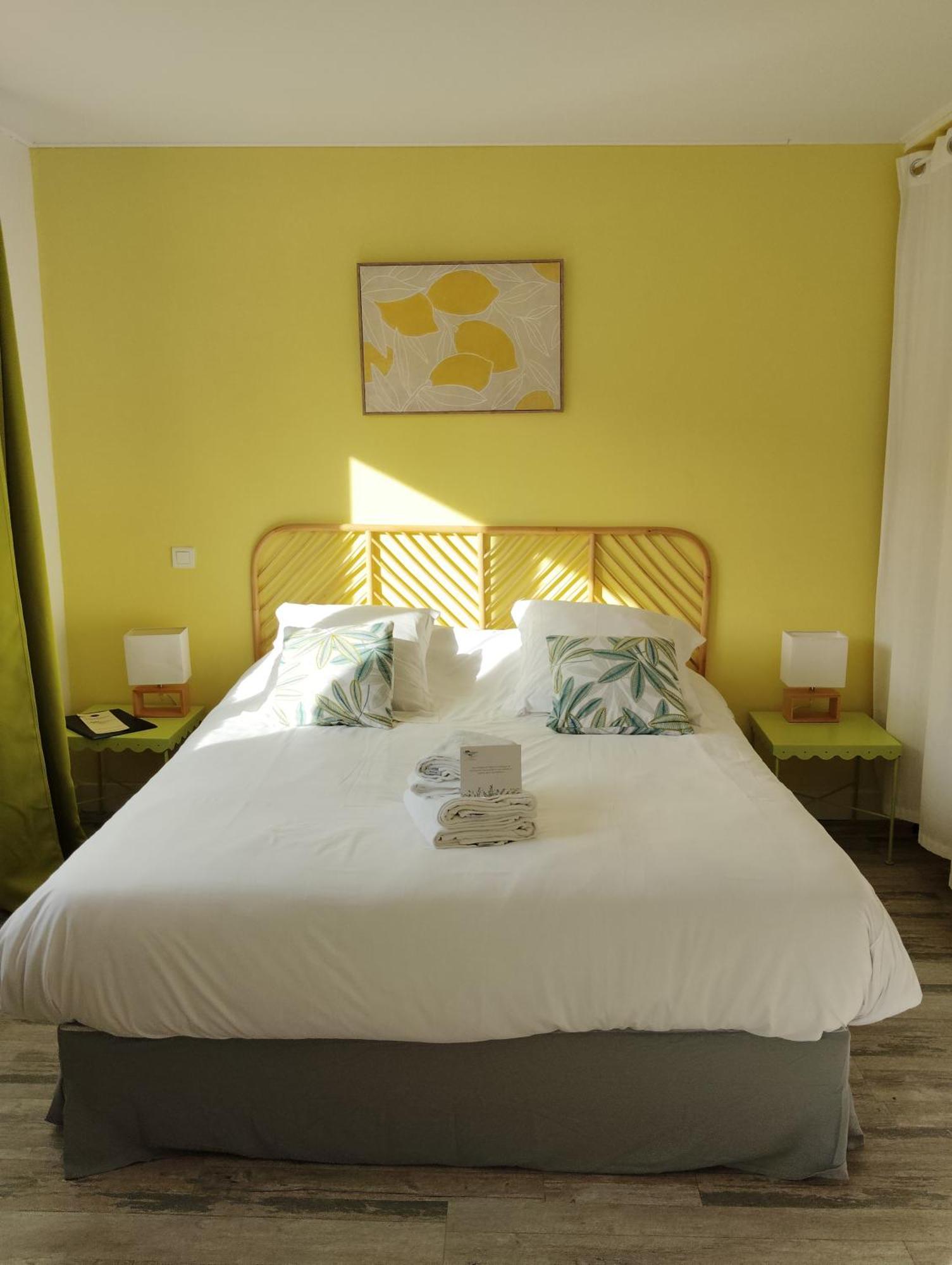 Triple Room Road Side