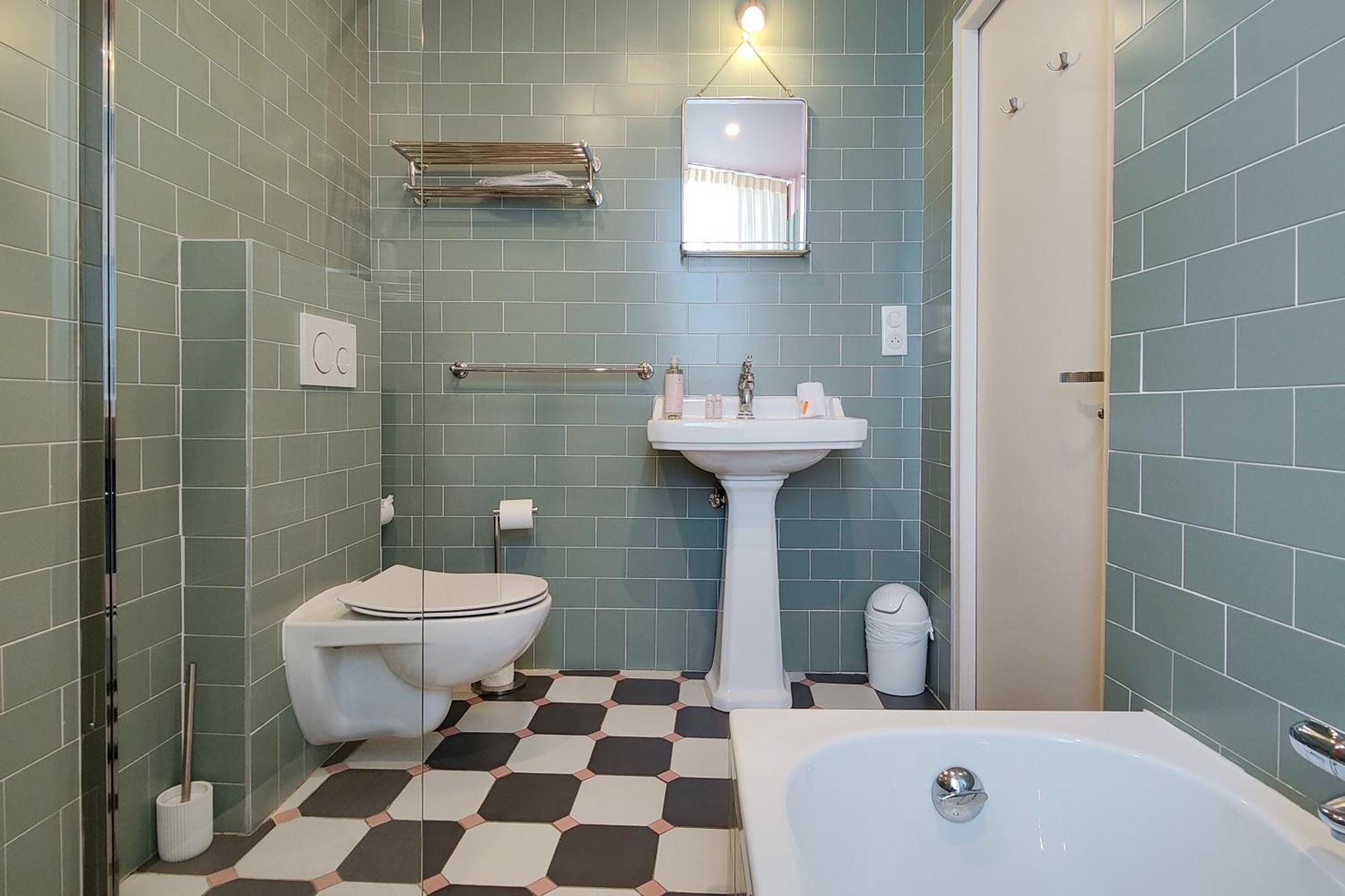 One-Bedroom Apartment Balcony Bath