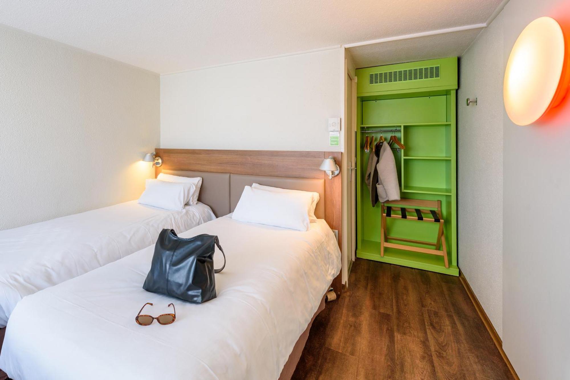 Standard Twin Room One Single Bed Up to Ten Years