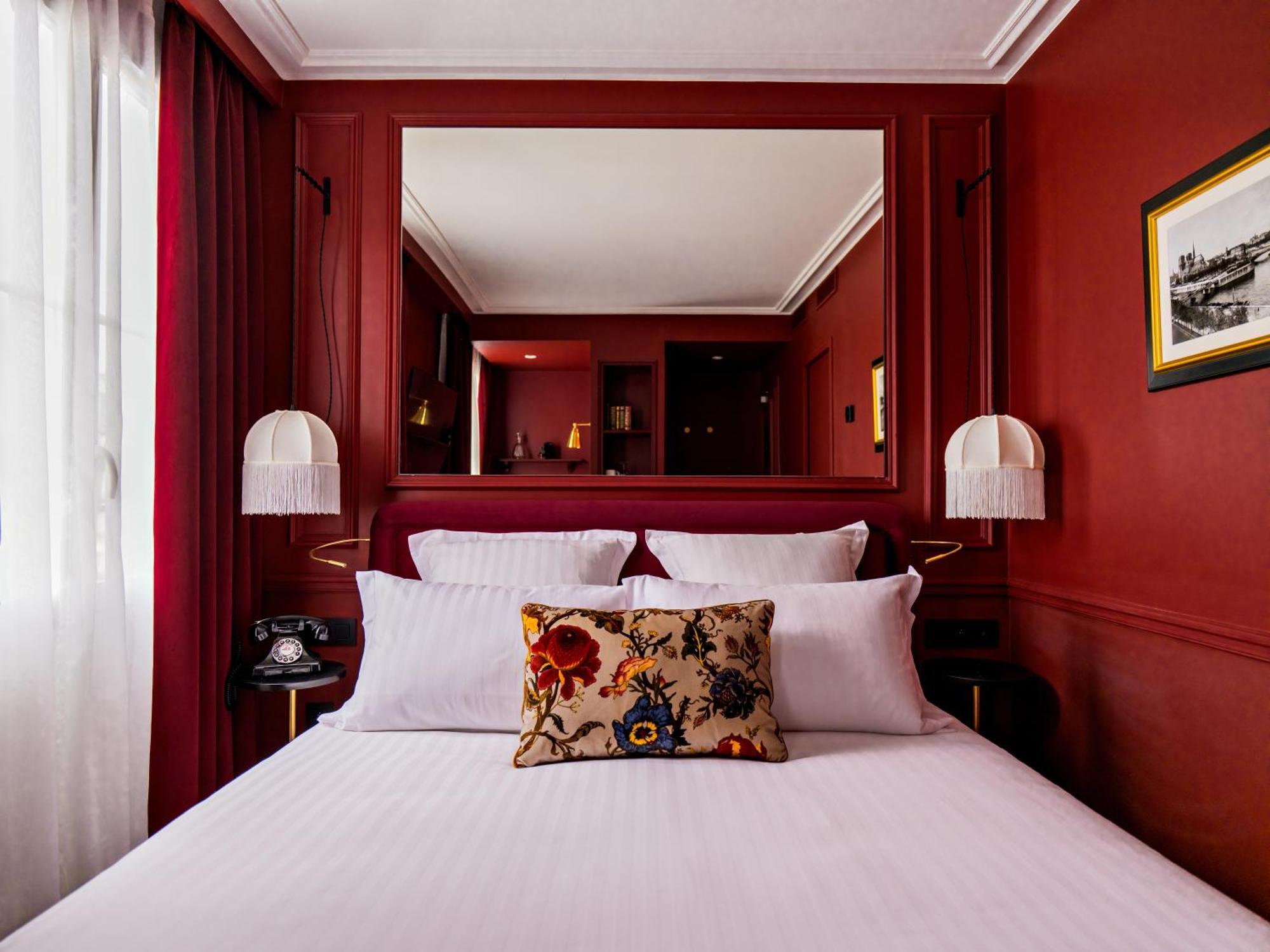 Chambre Premium vue Tour Eiffel accès au spa offert