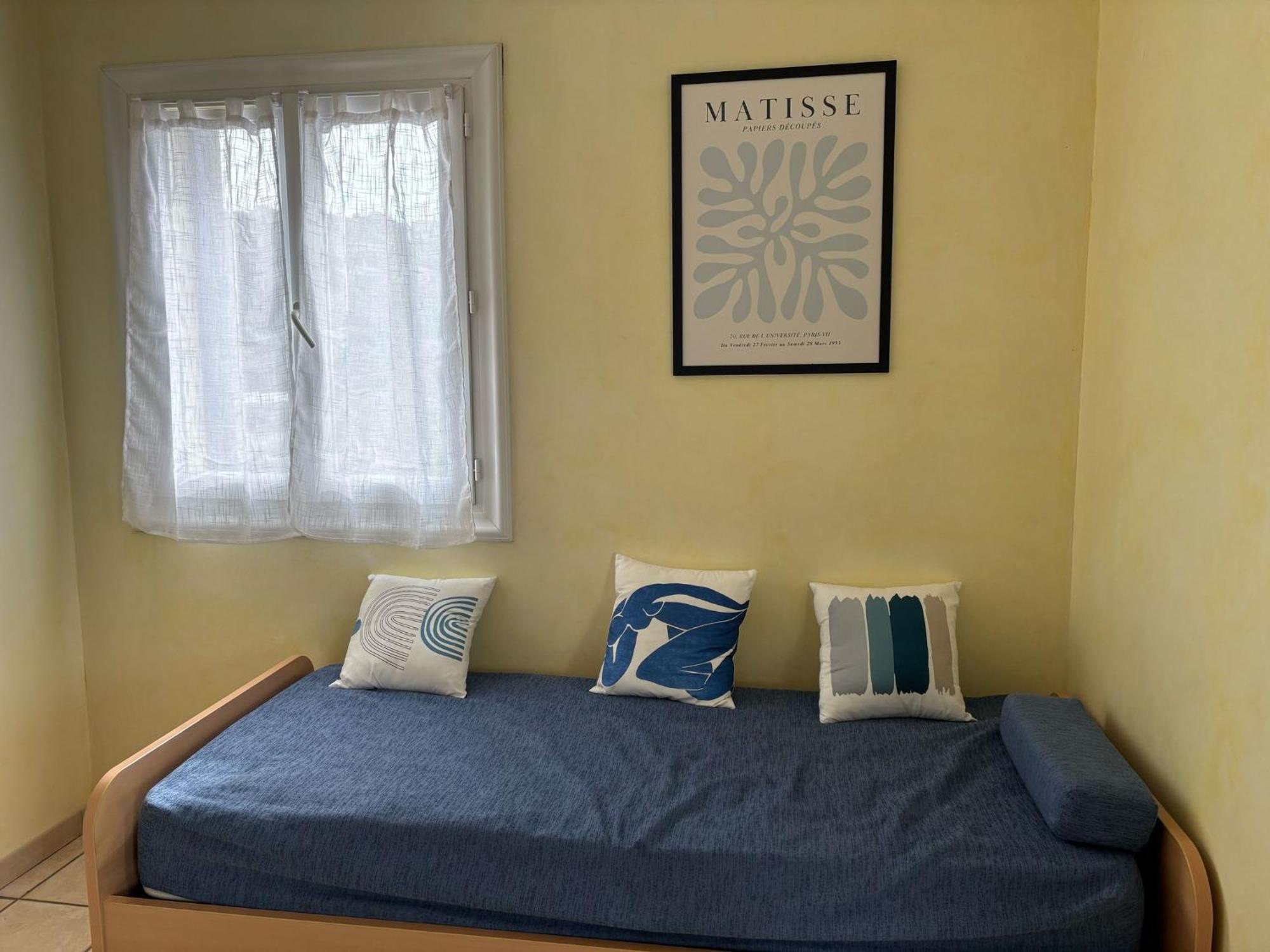 Two-Bedroom Apartment Sea View