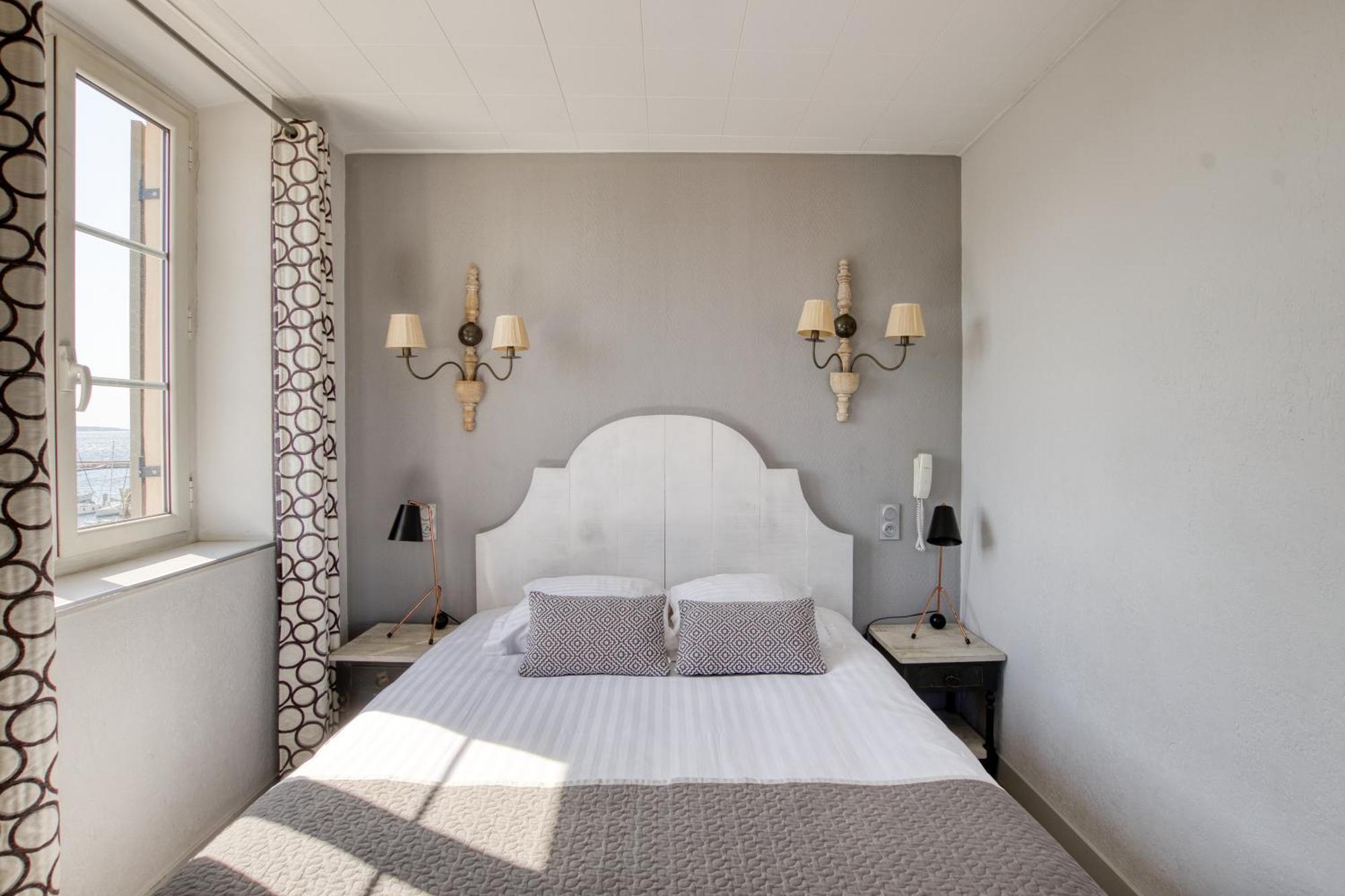 Family Room (2 Adults + 2 Children) with sea and village view,1657169557:JPEG