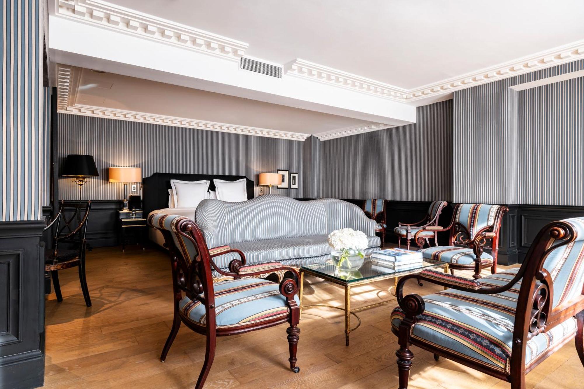 Prestige Suite, 1 King, Sofa bed,1657193501:JPEG