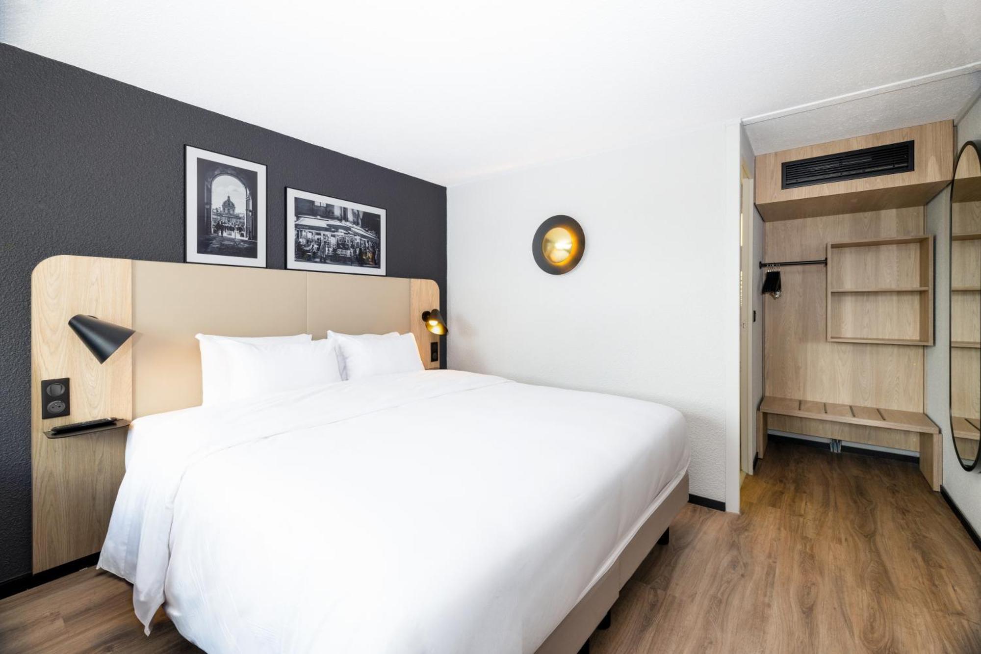 Superior Room - 1 King Bed