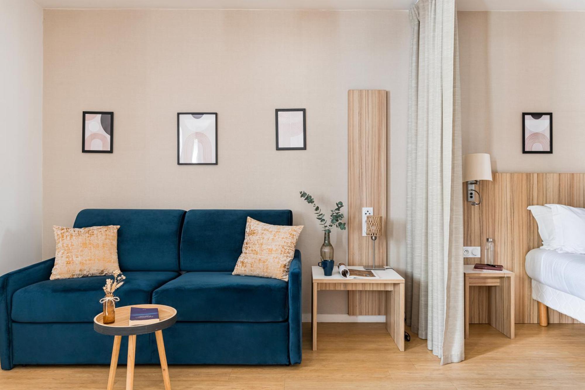 Estudio grande con sofá cama