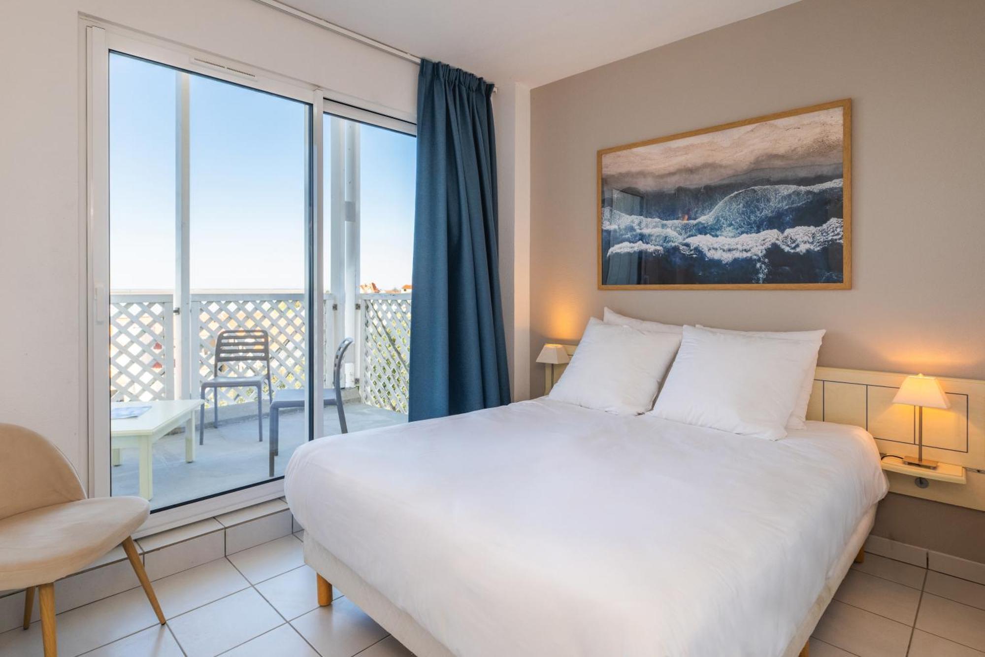 3-Room Apartment Sea or Swimming Pool Side