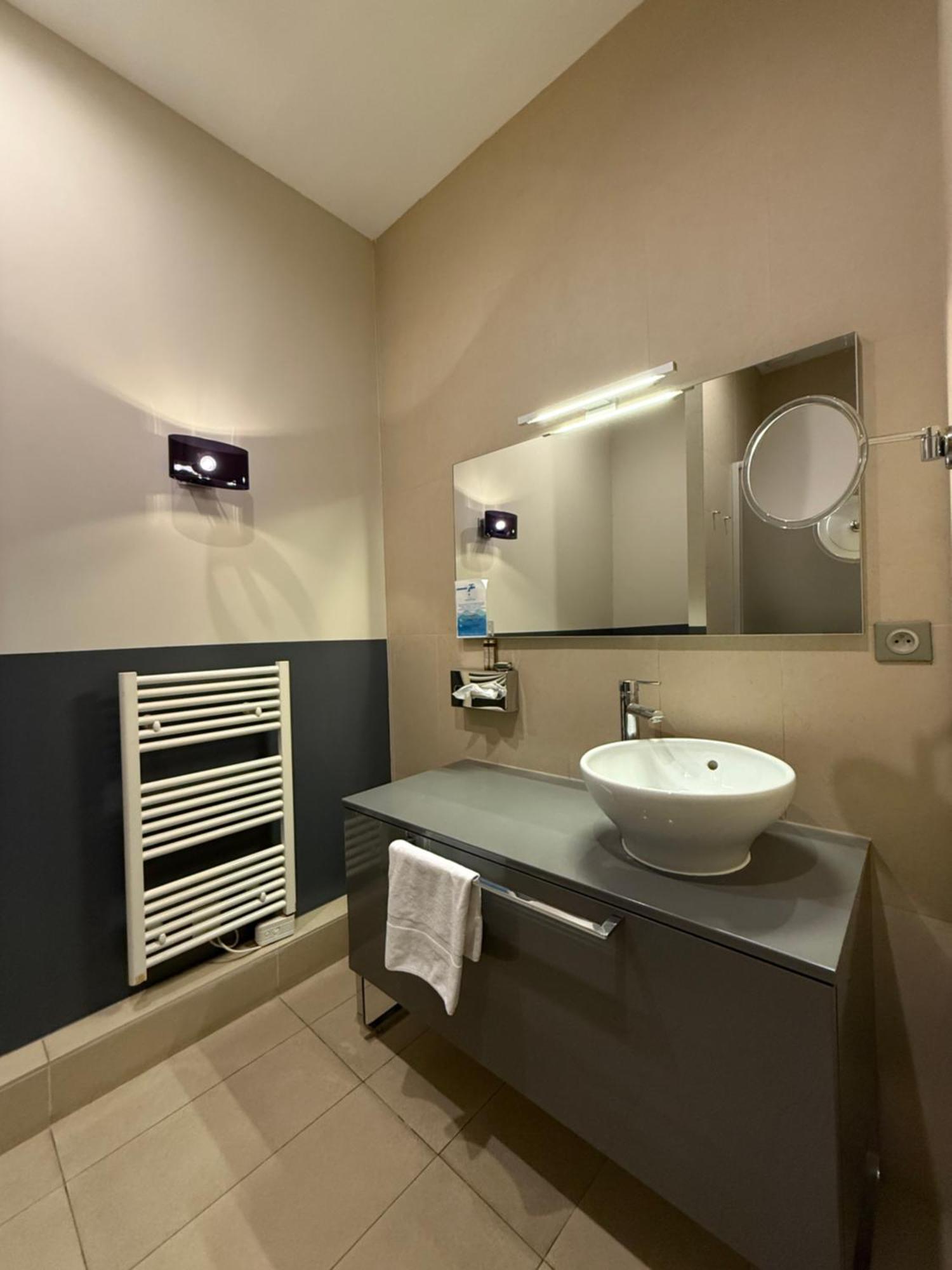 Cosy Double Room Patio or Street view