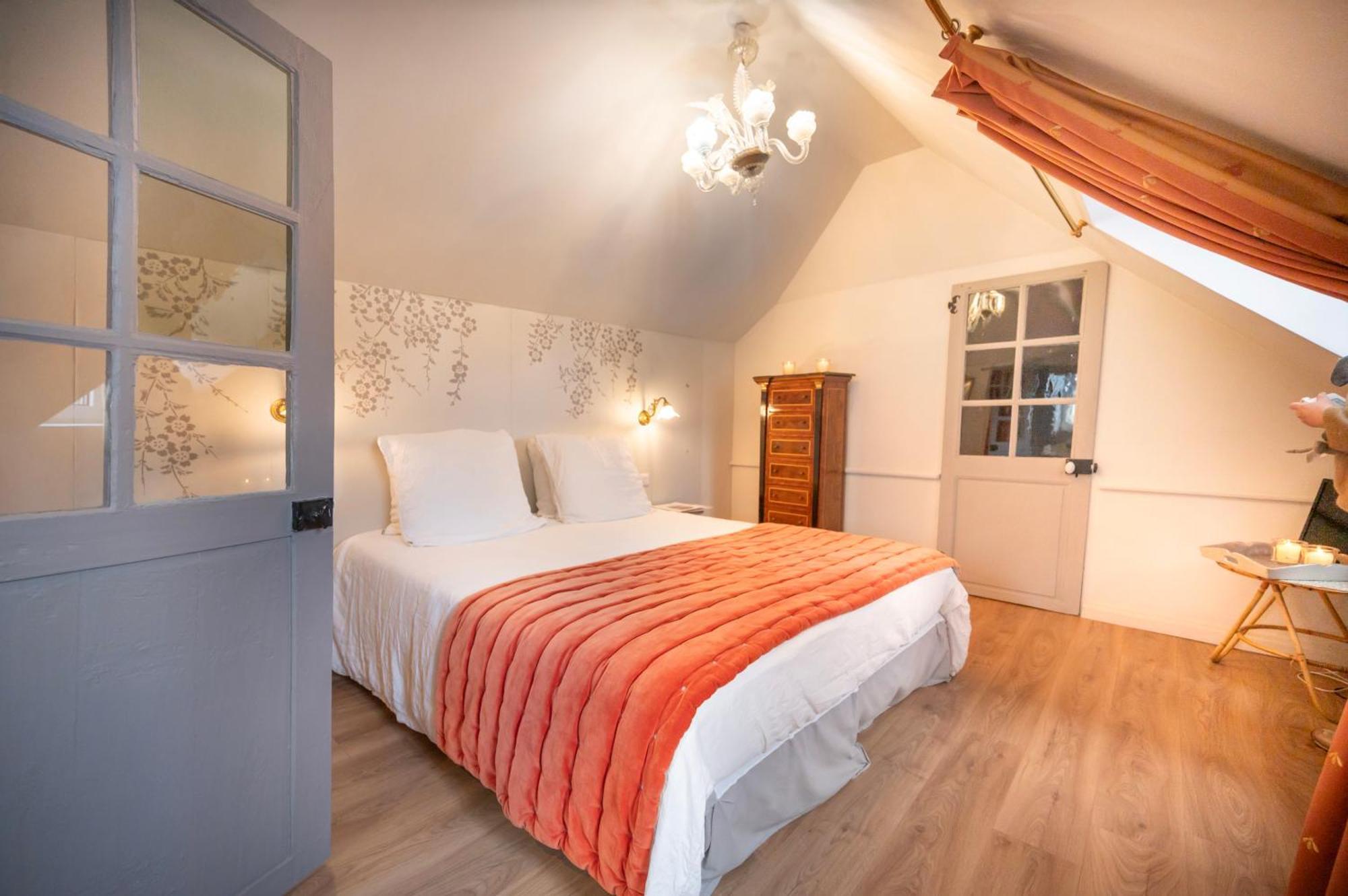 Room "Mademoiselle des minuits"