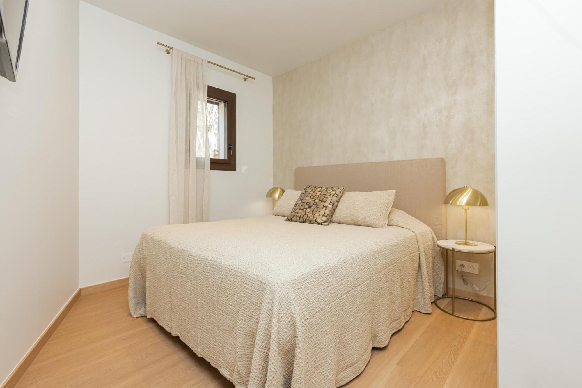 One-Bedroom Apartment Sea View High Floor