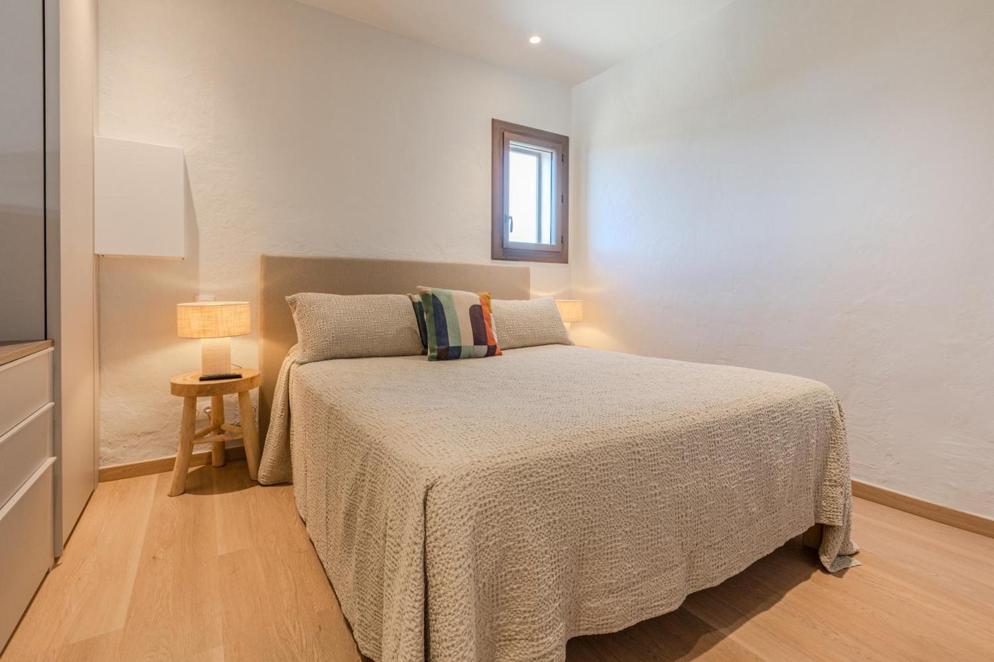 One-Bedroom Apartment Sea View High Floor