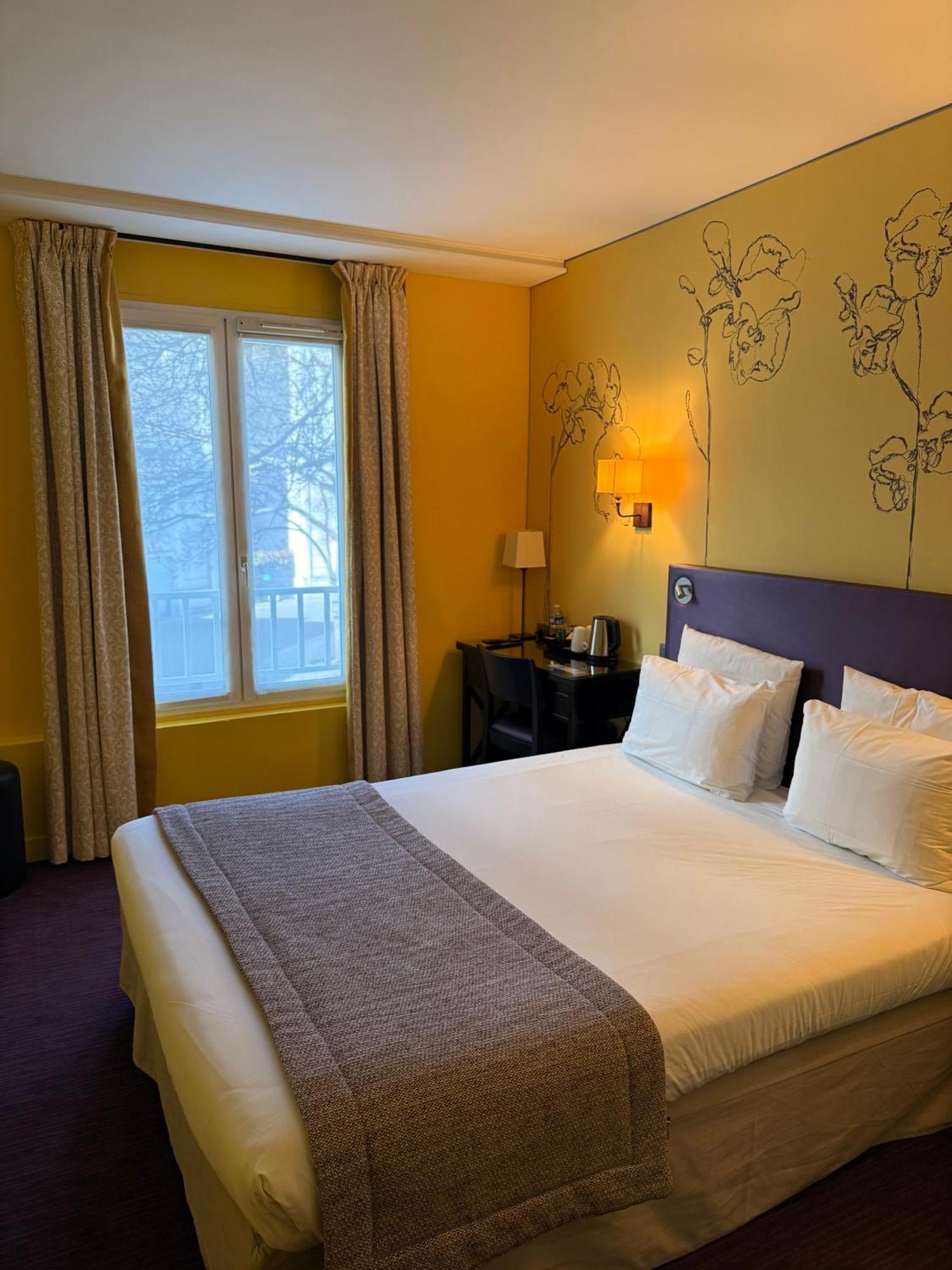 Double Room with Street View,1432699657:JPEG