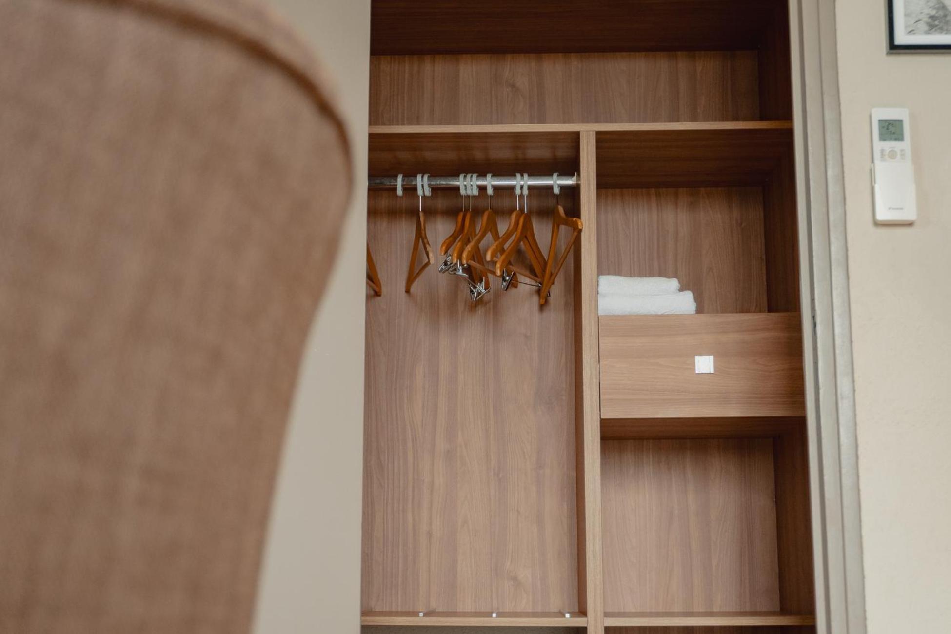 Chambre Triple - Vue sur la Piscine