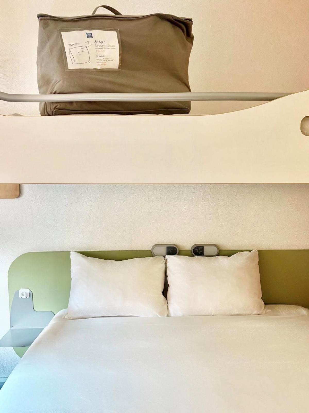 Habitación Triple con cama doble y litera