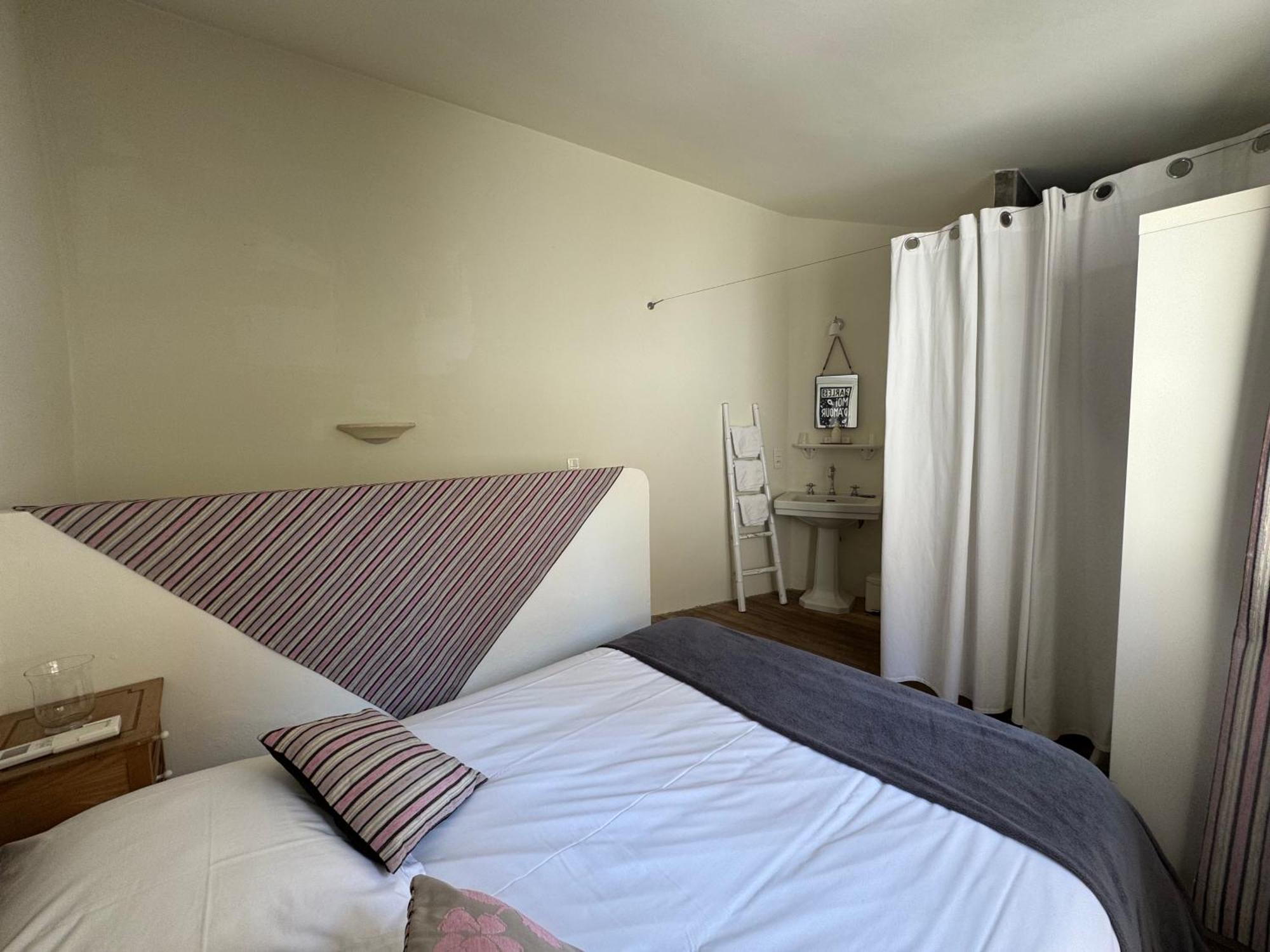 Deluxe Room (2 Adults + 1 Child)