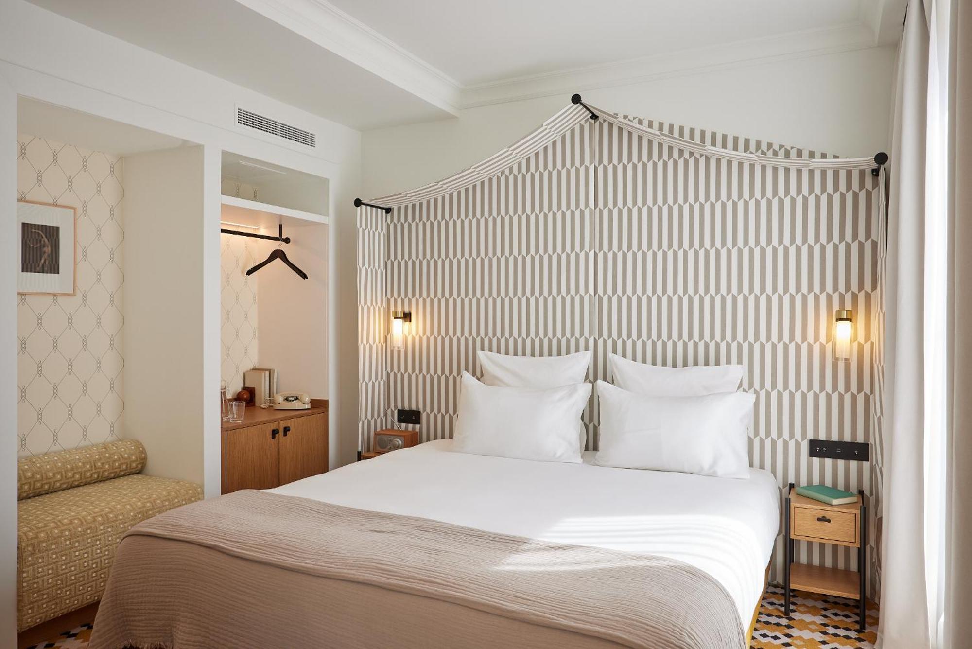 Deluxe Room,1666025233:JPEG