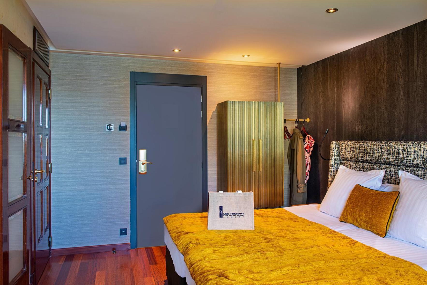 Elegance Room Lake side balcony Double or Twin beds