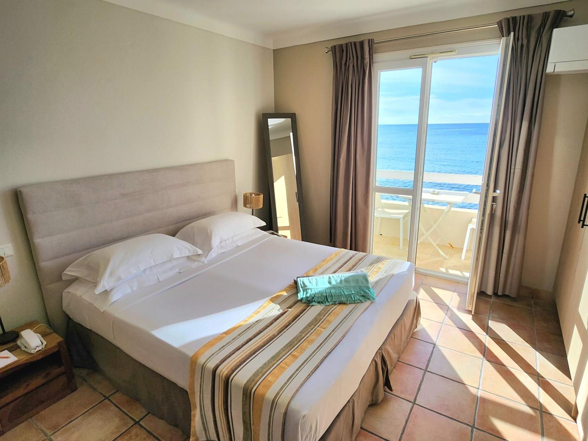 Prestige Zimmer mit Balkon und Meerblick