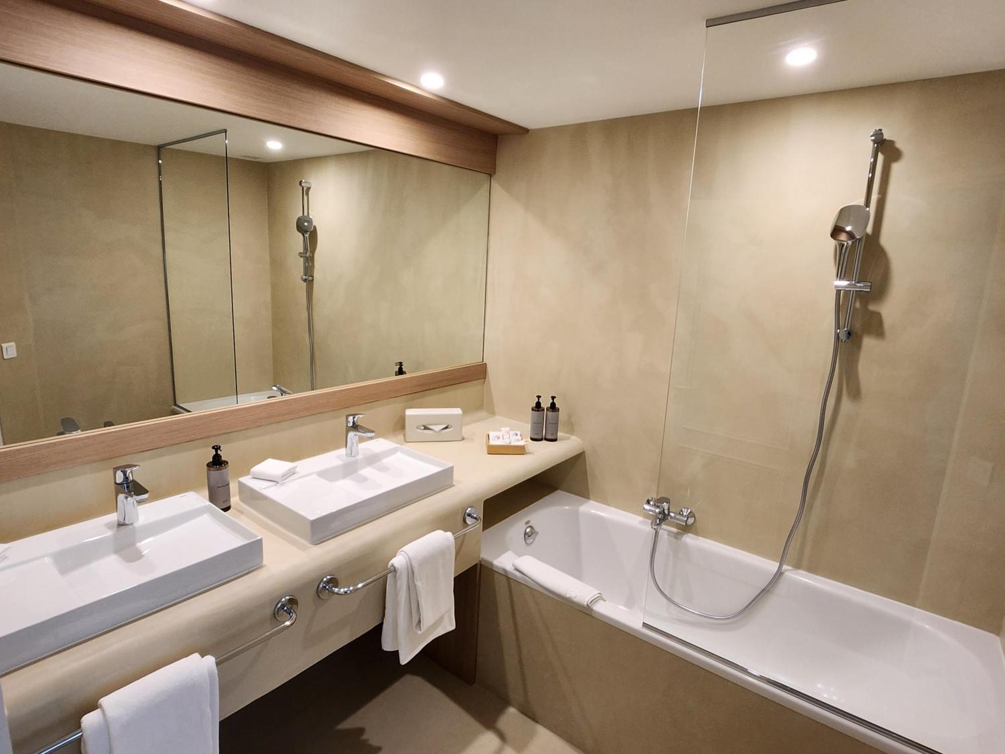 Deluxe Zimmer mit Balkon und Meerblick
