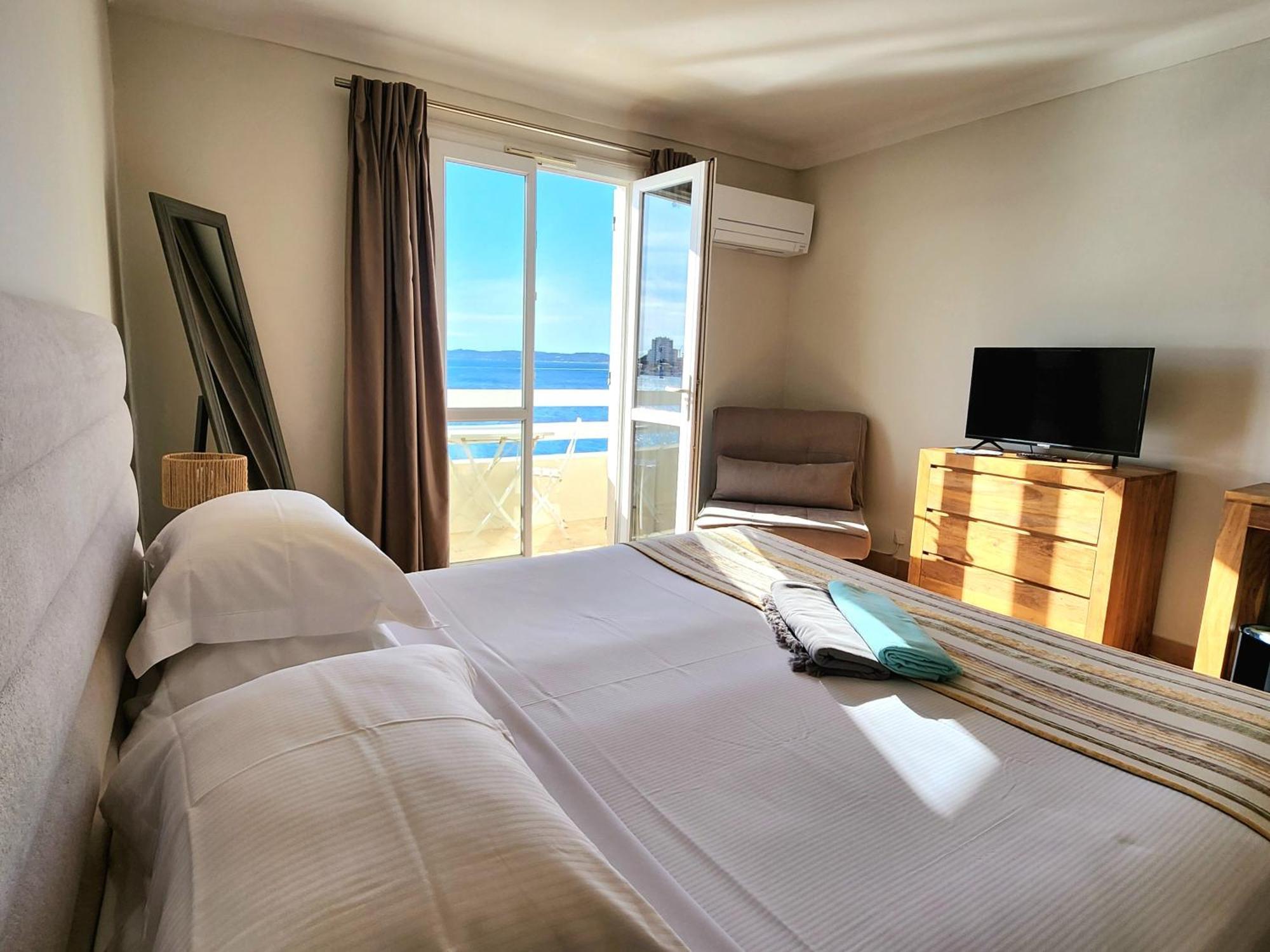 Exklusives Zimmer mit Terrasse oder Balkon und Meerblick