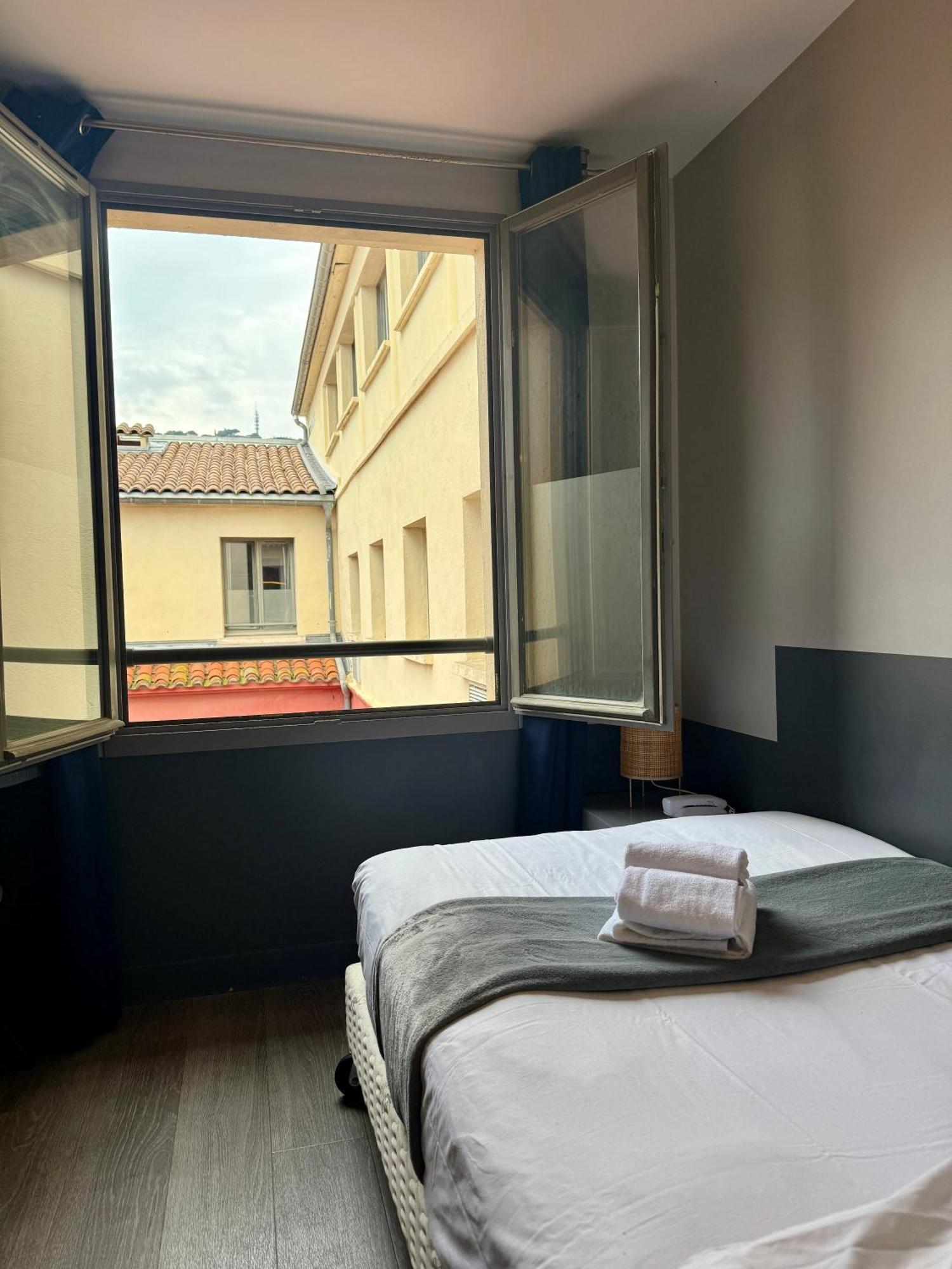 Single Room Patio or Street view