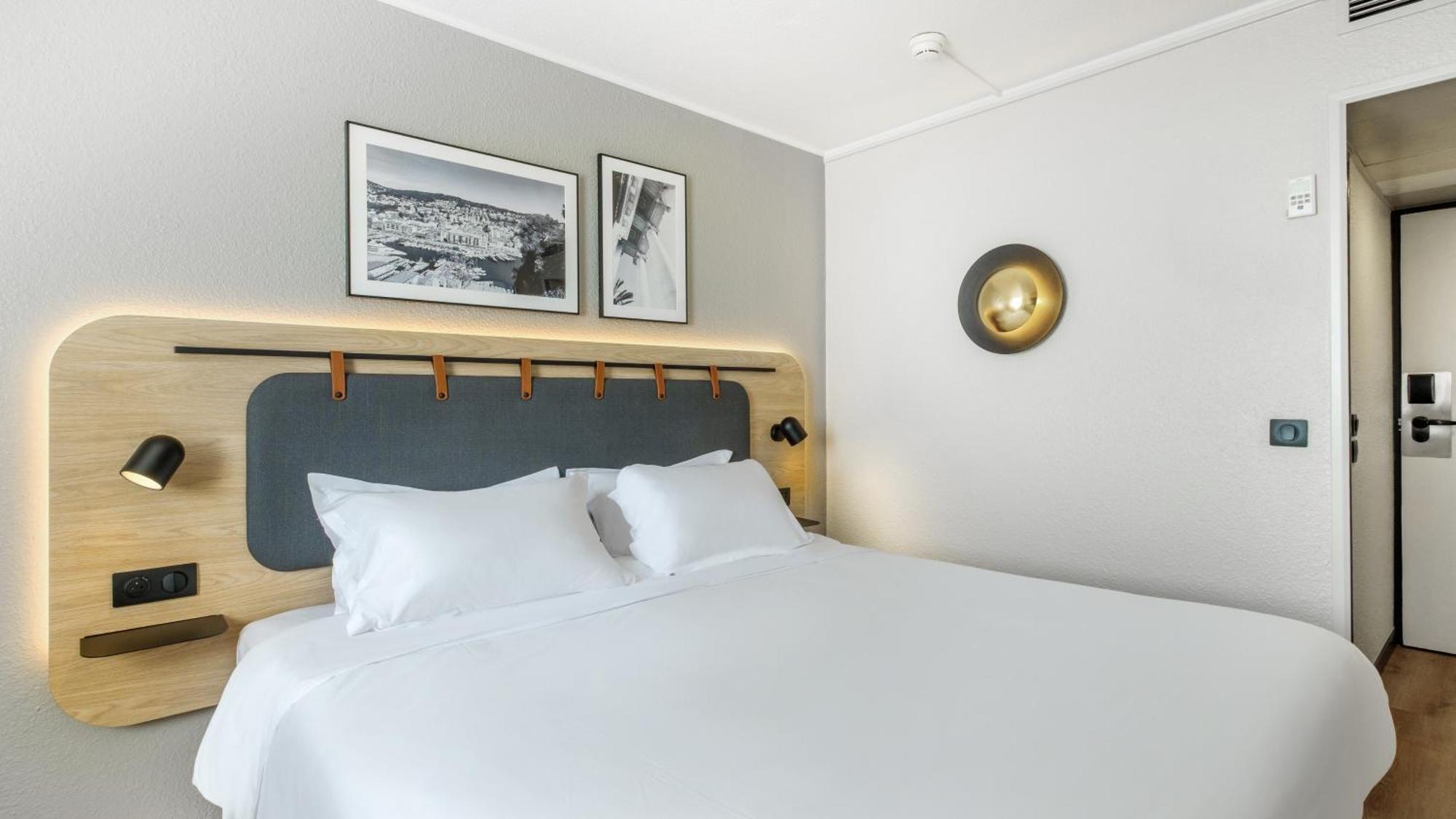 Superior Room 1 King Bed