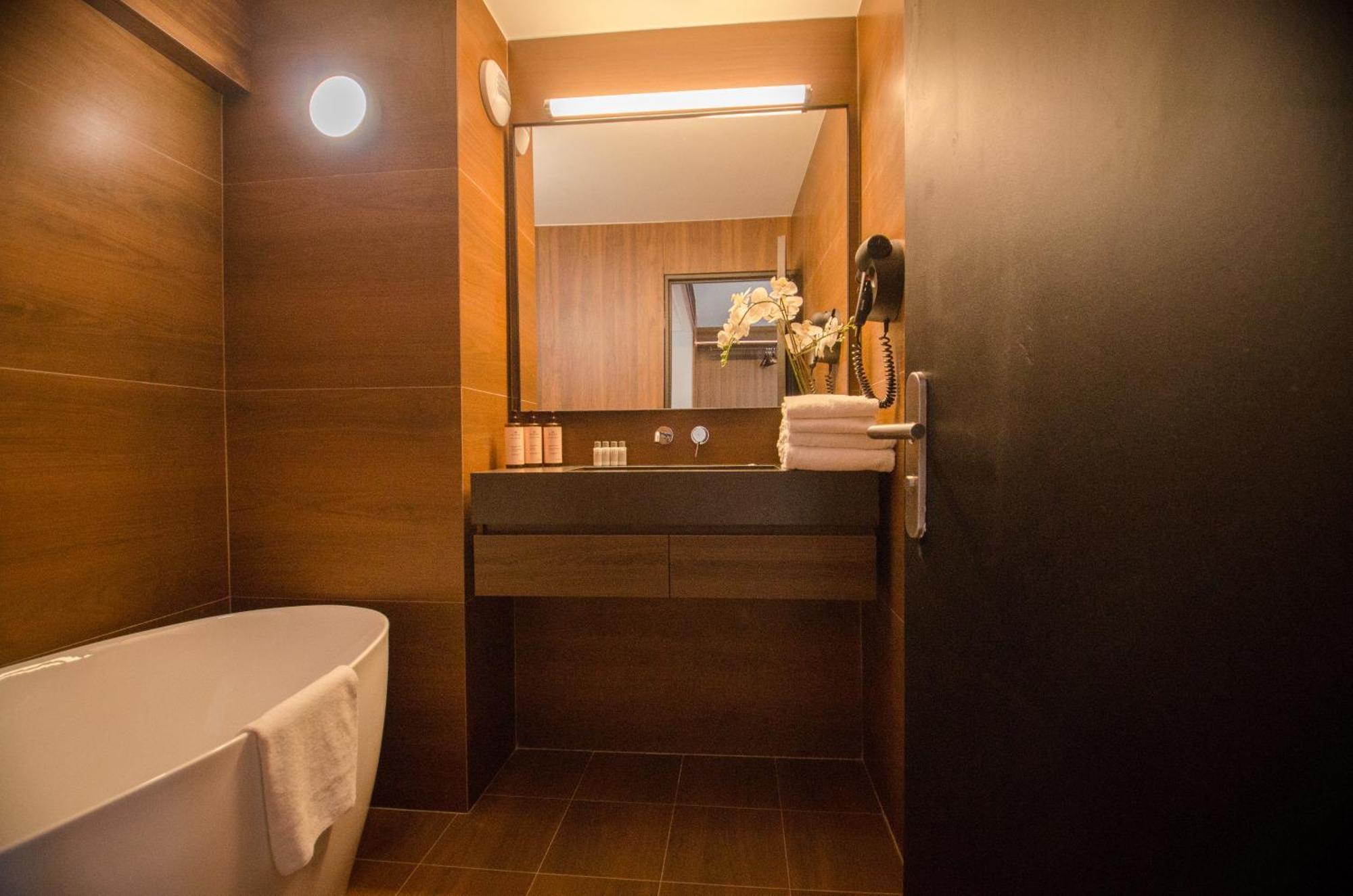 Suite 1 Room 1 Queen Bed