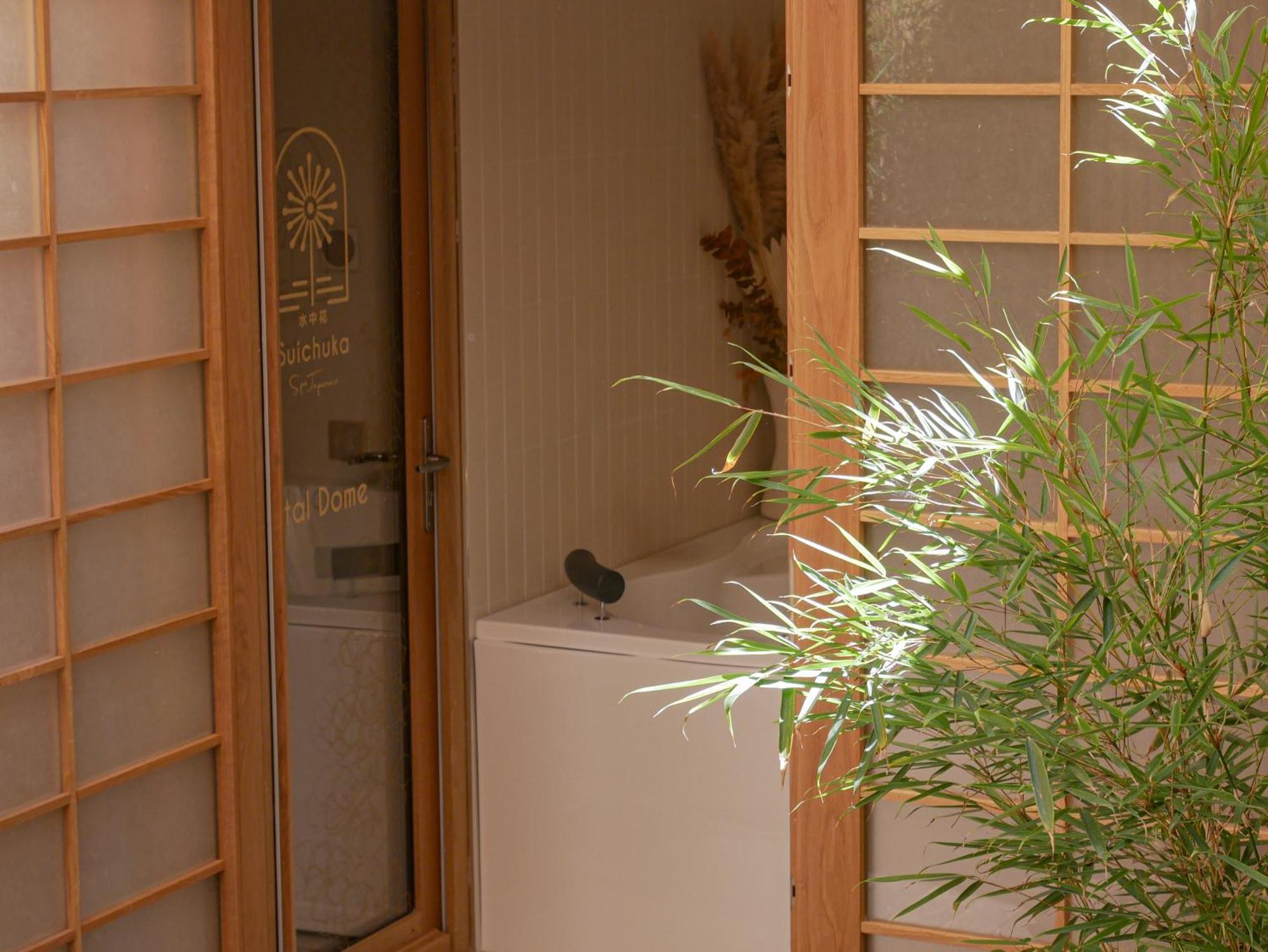 Junior Queen Suite with Sofa Bed,1709875819:JPEG