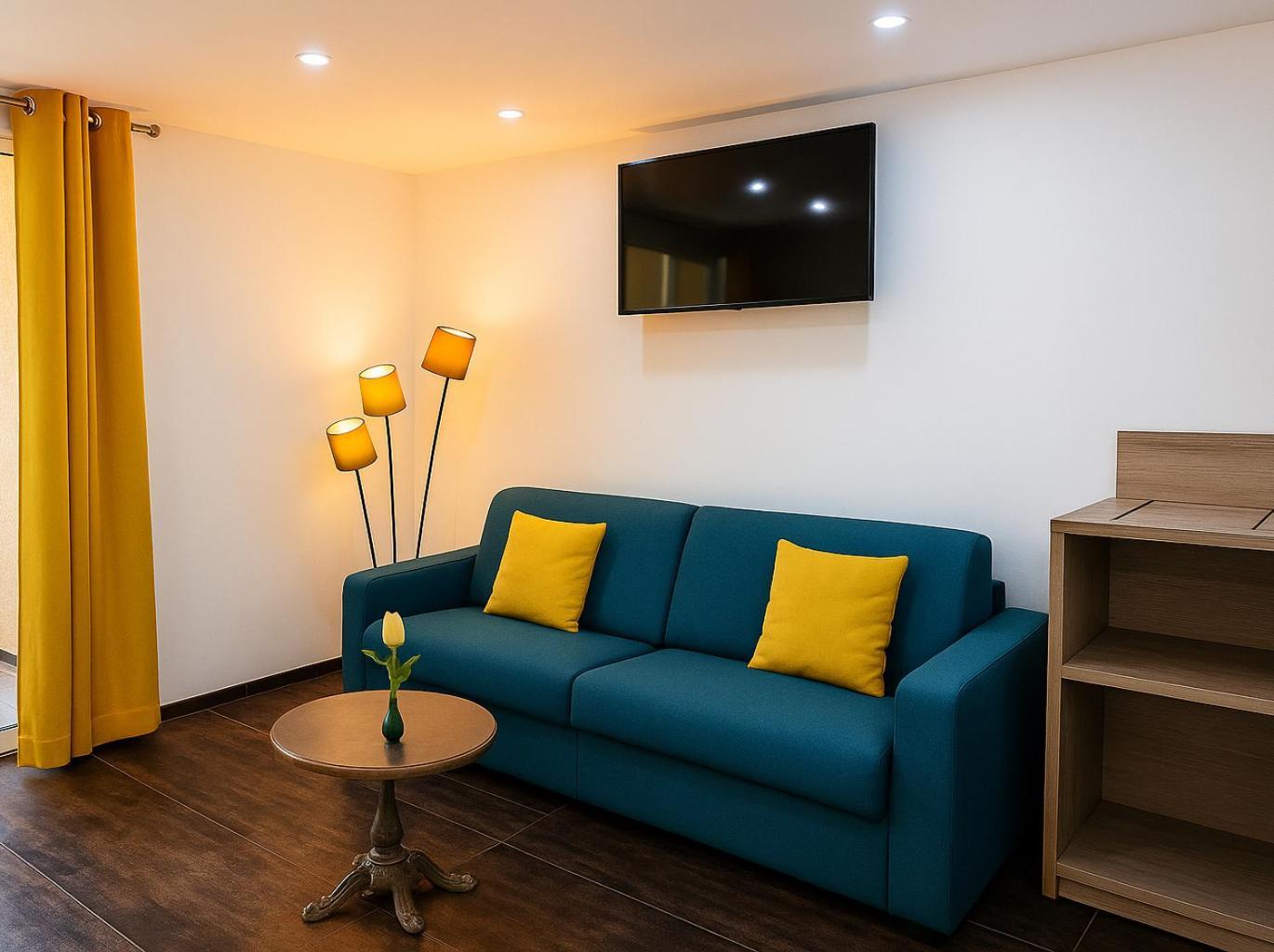 Junior Suite Terrace heated swimming pool access