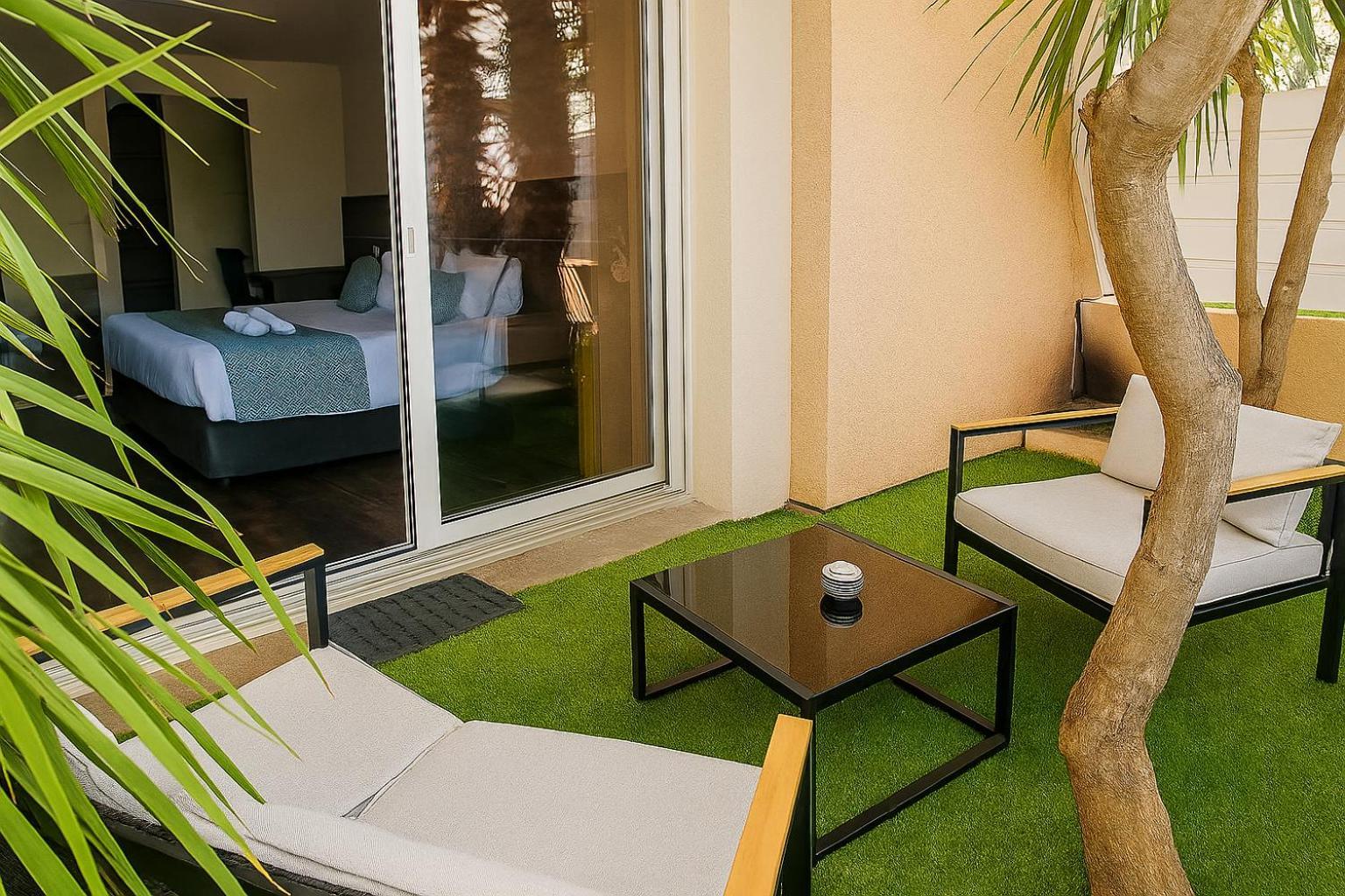 Junior Suite Terrace heated swimming pool access