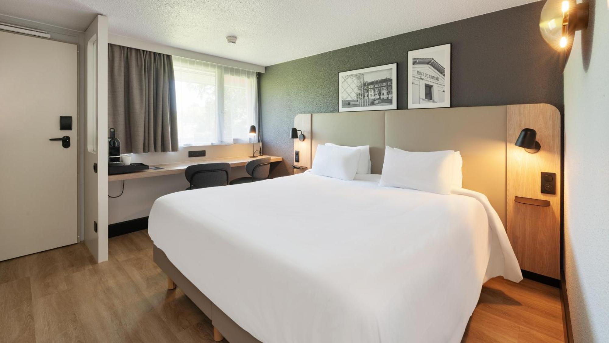 Superior Room 1 King Bed