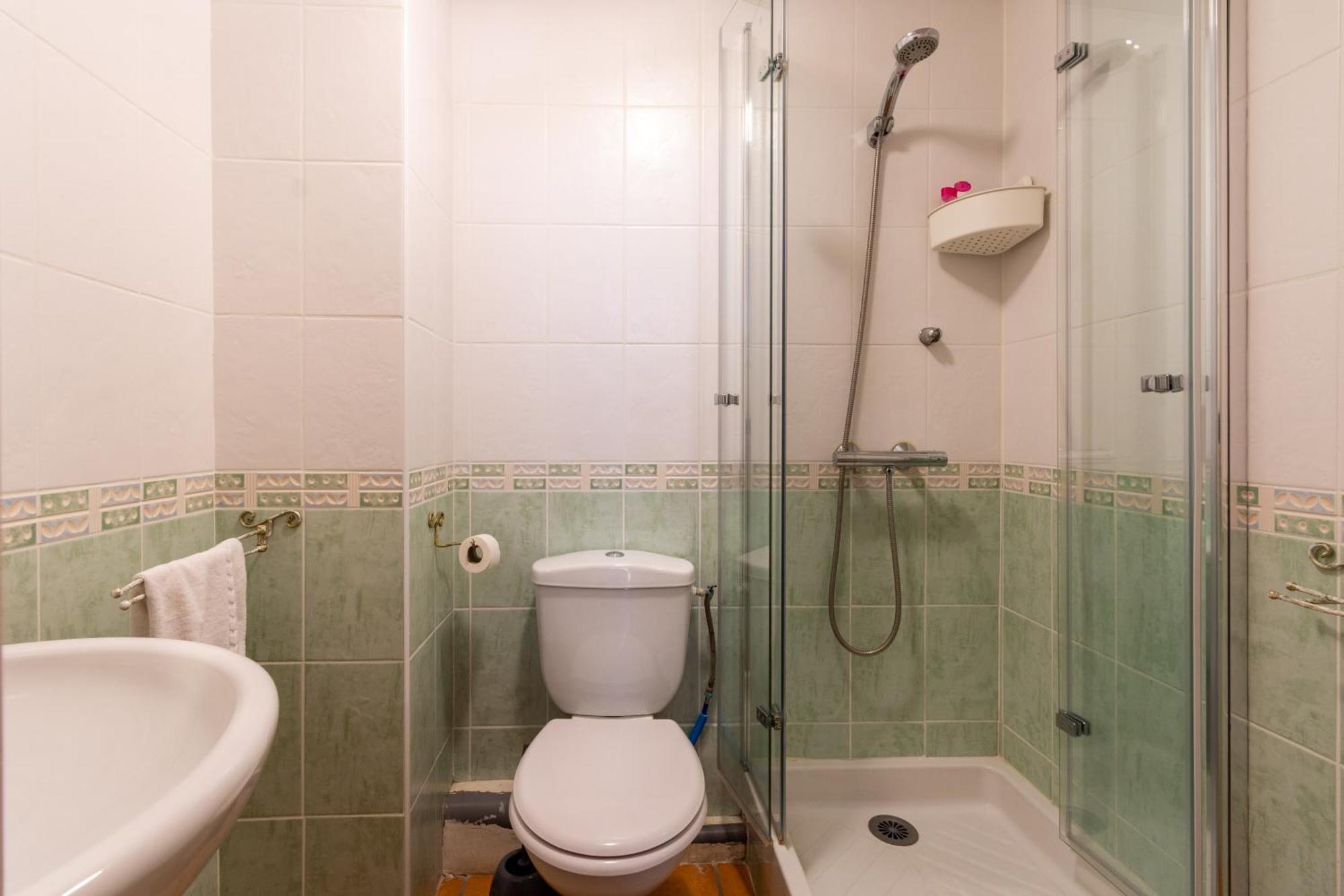 Twin Room Private External Bathroom