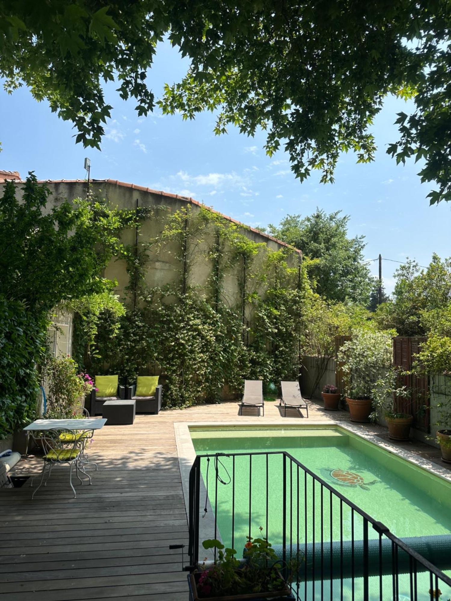 Studio Pool View