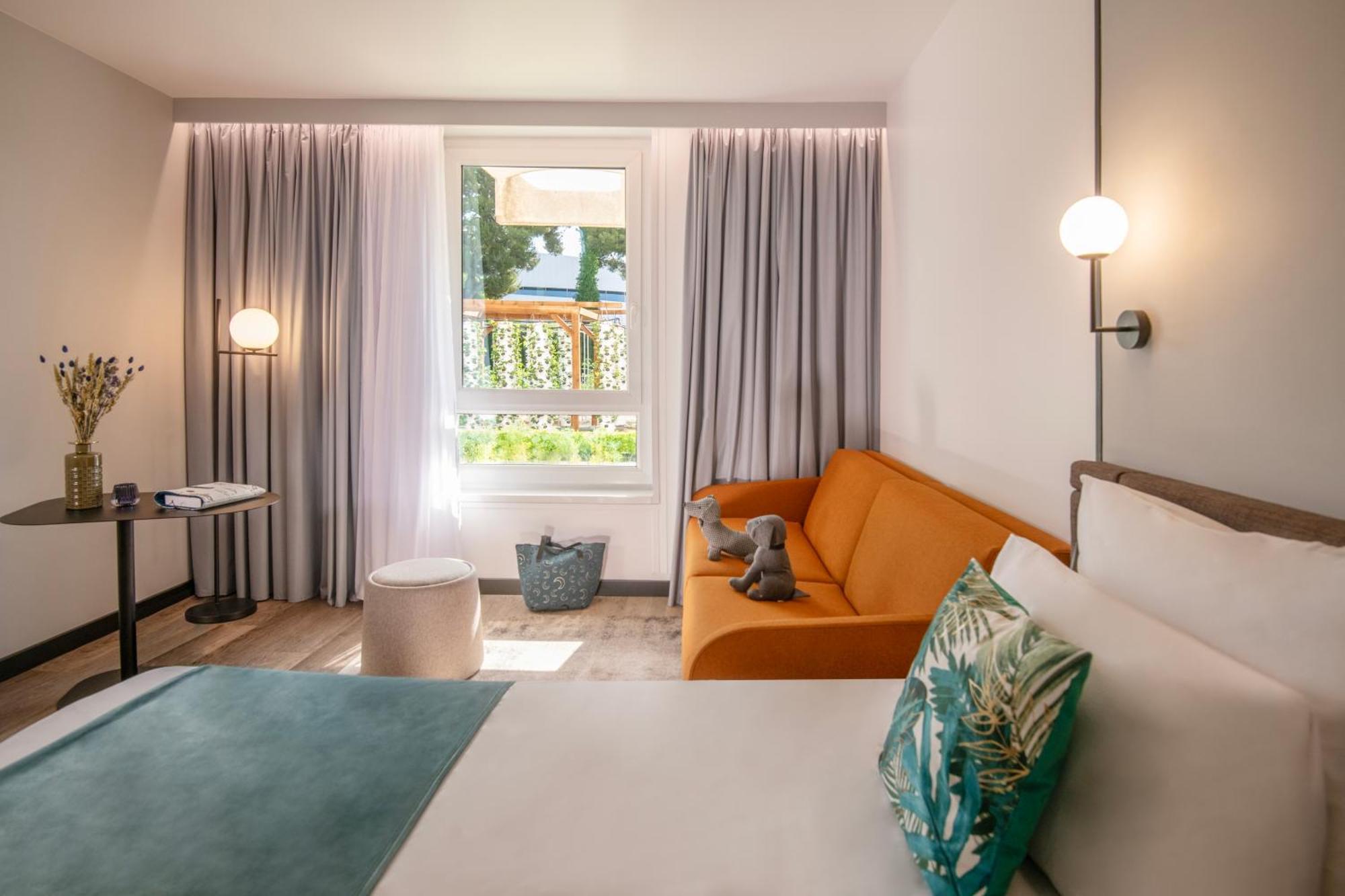 Superior room with 1 Queensize bed and 1 single sofa bed - Garden View,1681712573:JPEG