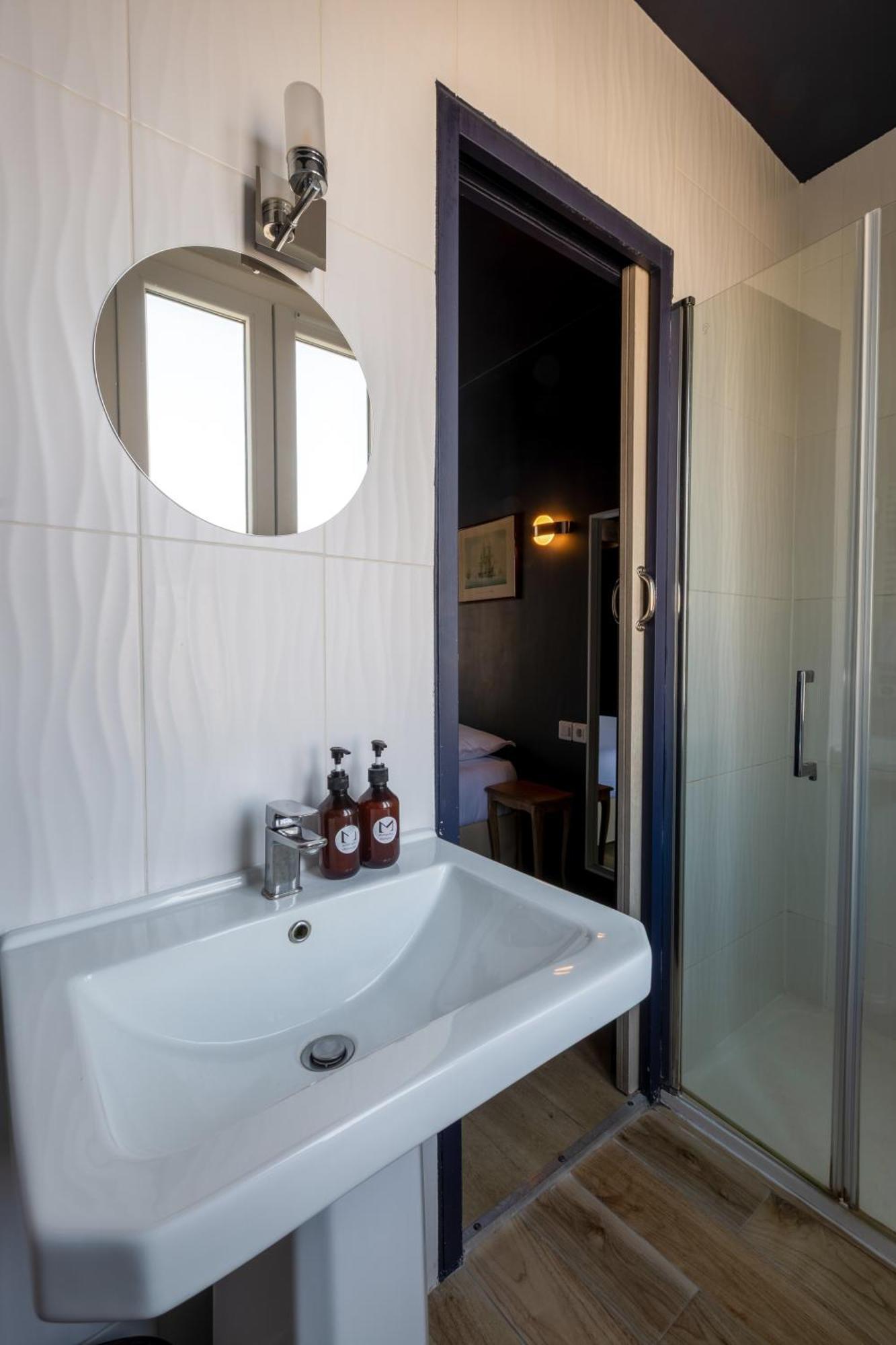 Deluxe Double Room,1681743909:JPEG