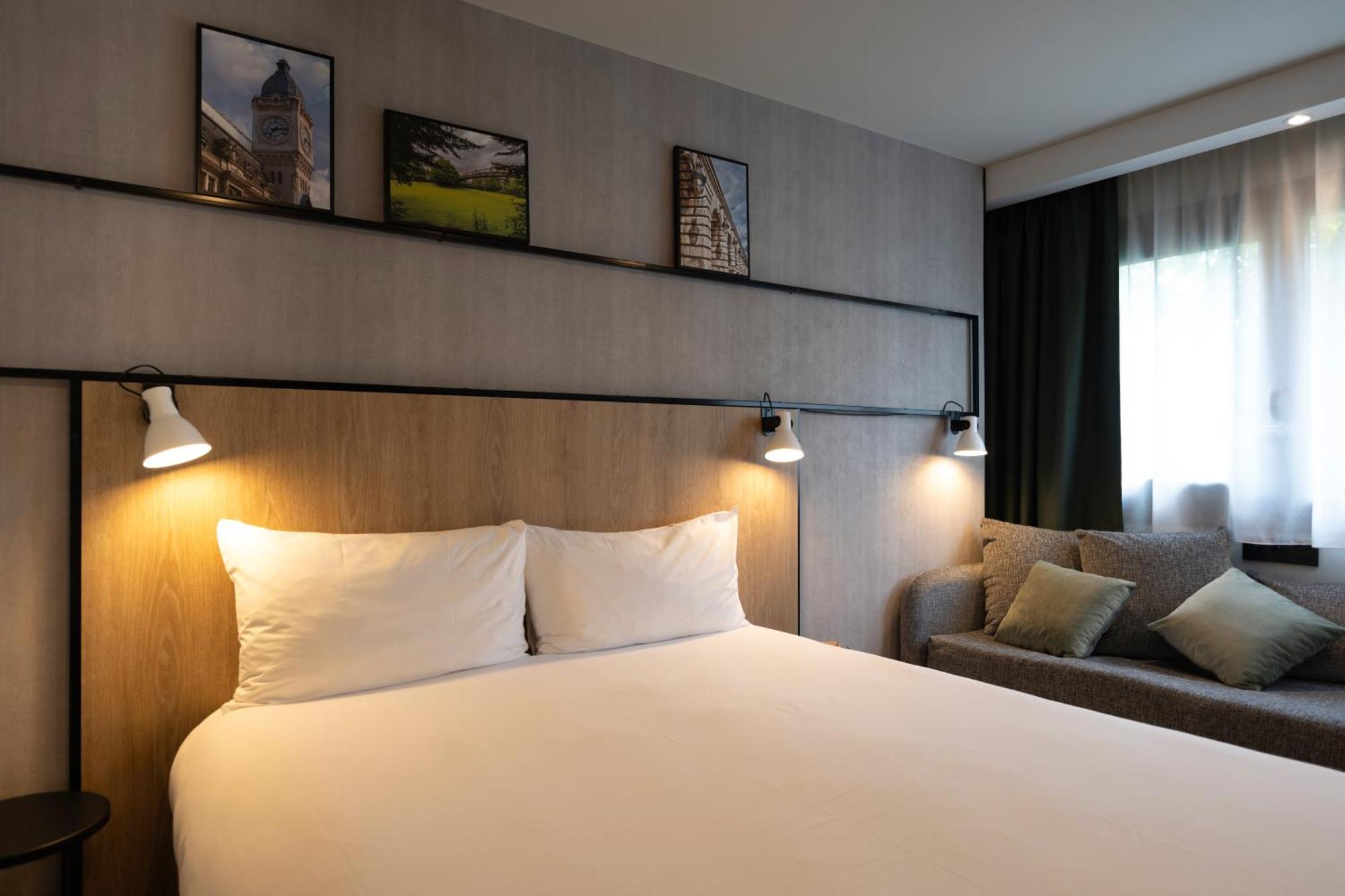 Triple Room with One Double and One Sofa Bed,1682943987:JPEG