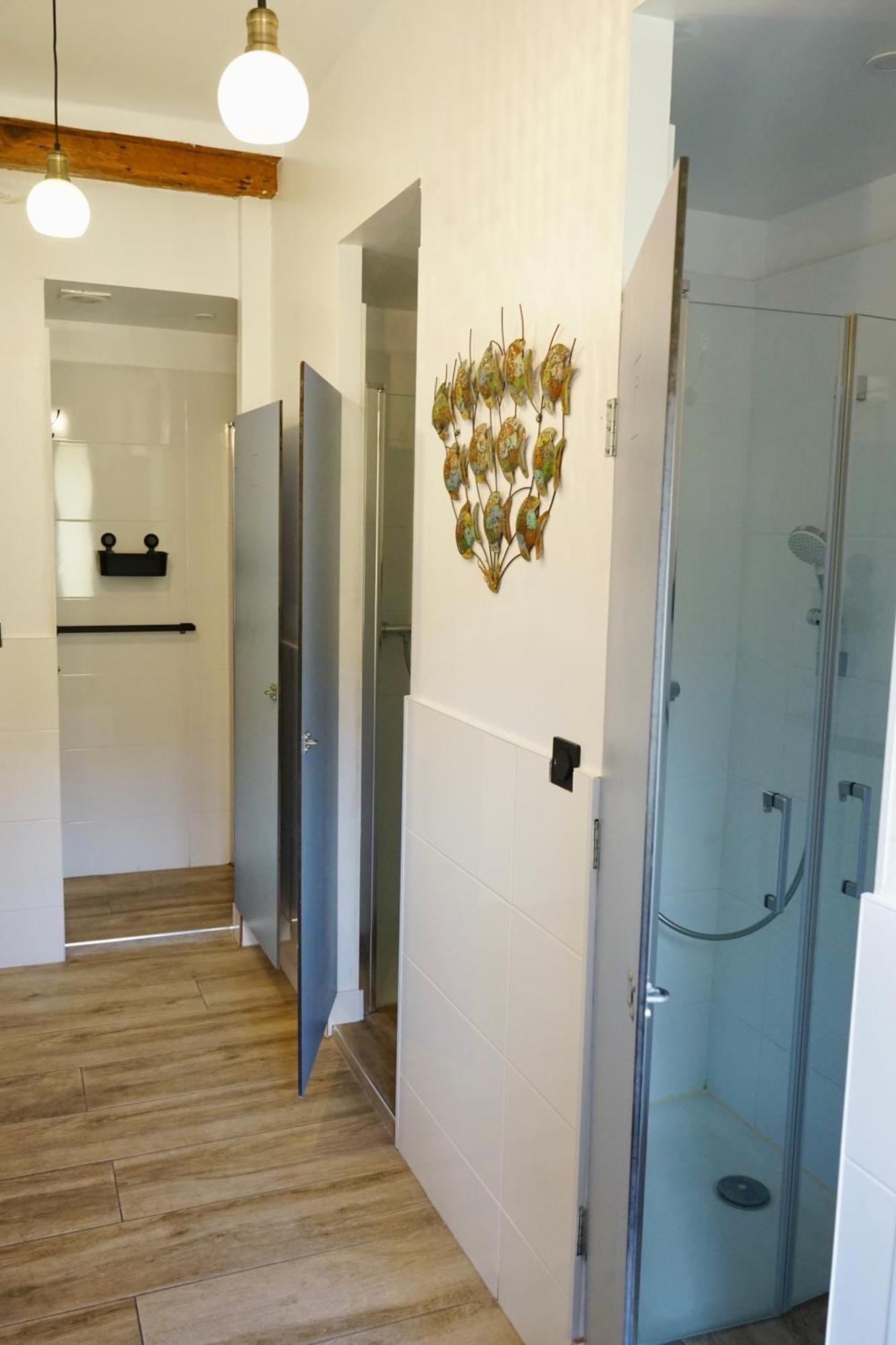 Chambre Lits Jumeaux avec Salle de Bains Commune