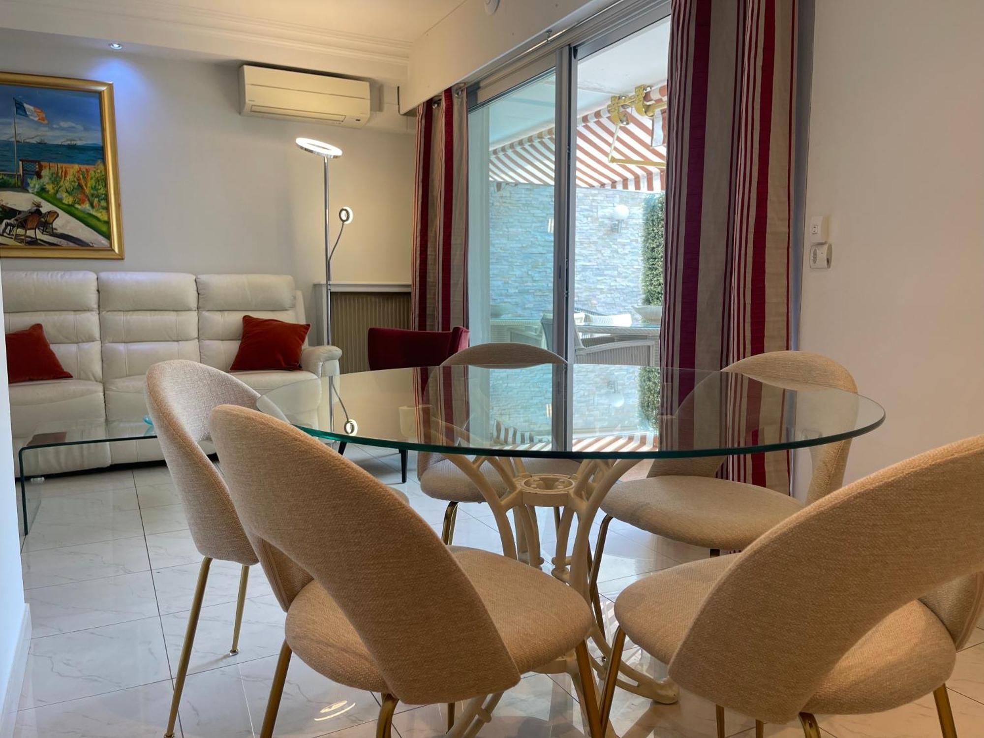 Two-Bedroom Apartment Mireille d'arc