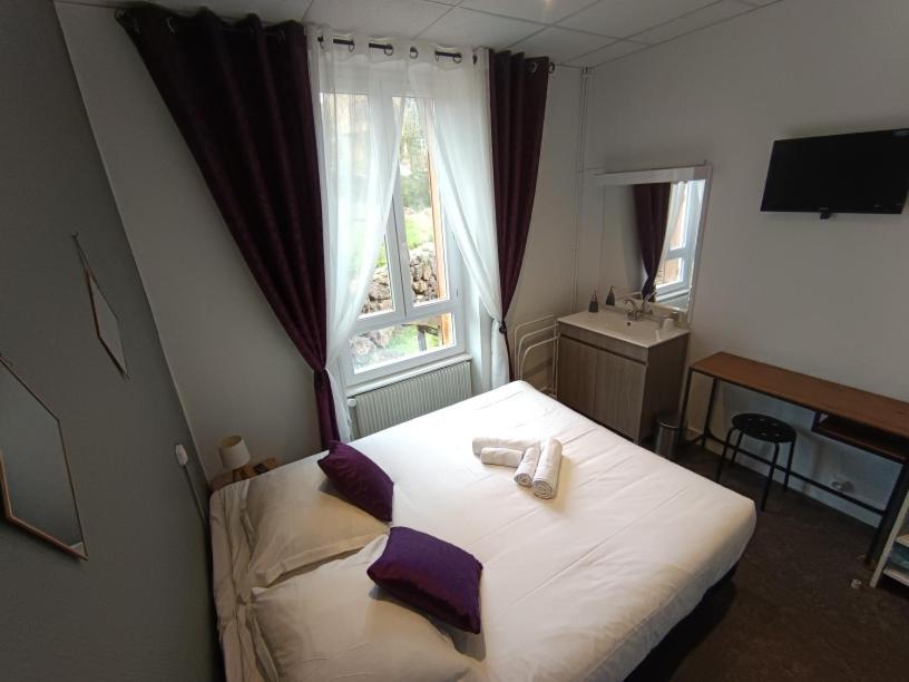 Standard Double Room with Shared Bathroom,1687491397:JPEG